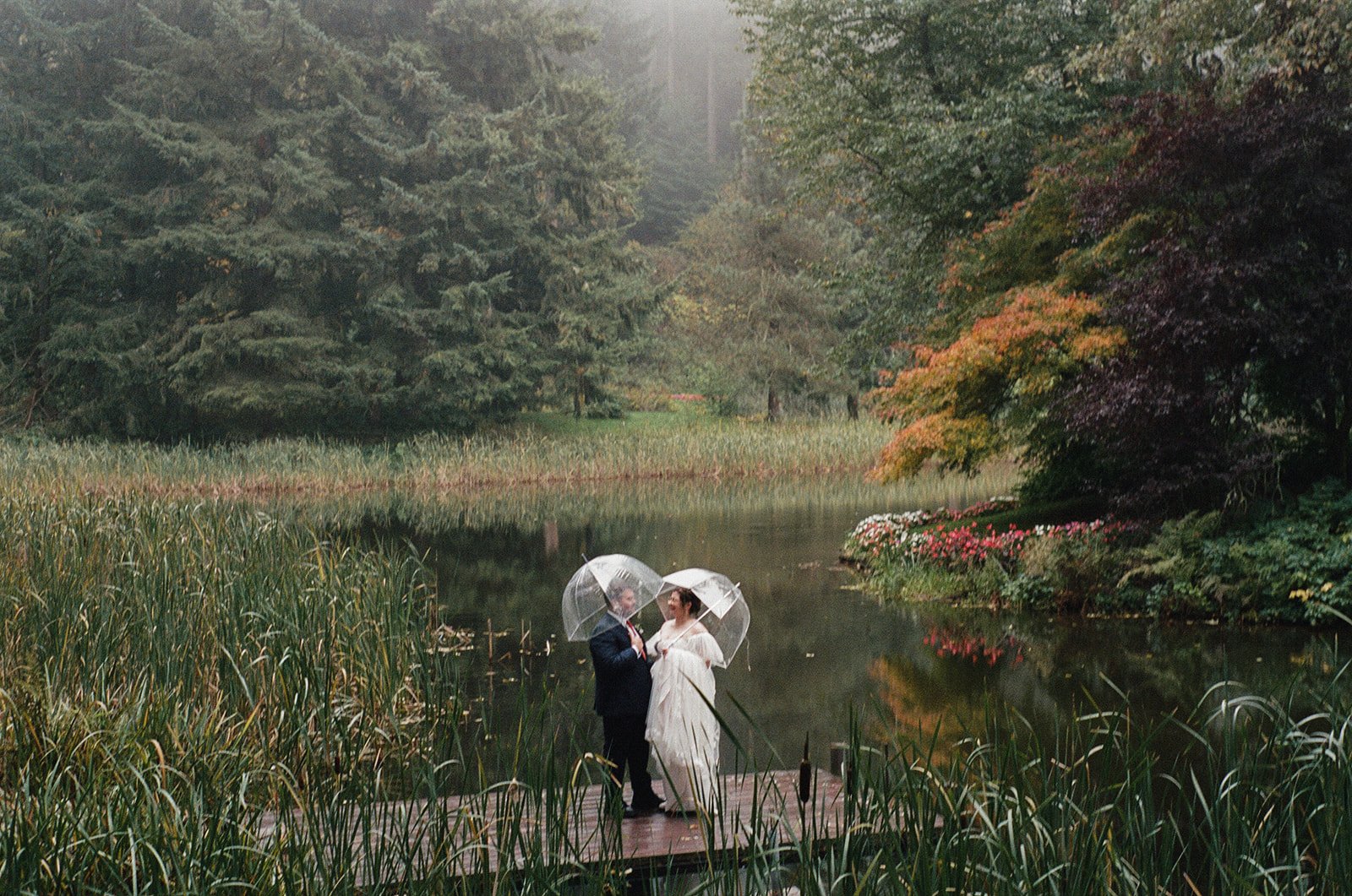 ELIZABETHANDMATT-oregonwedding-bridalveillakes-film-madelinerosephotographyco-12_websize.jpg