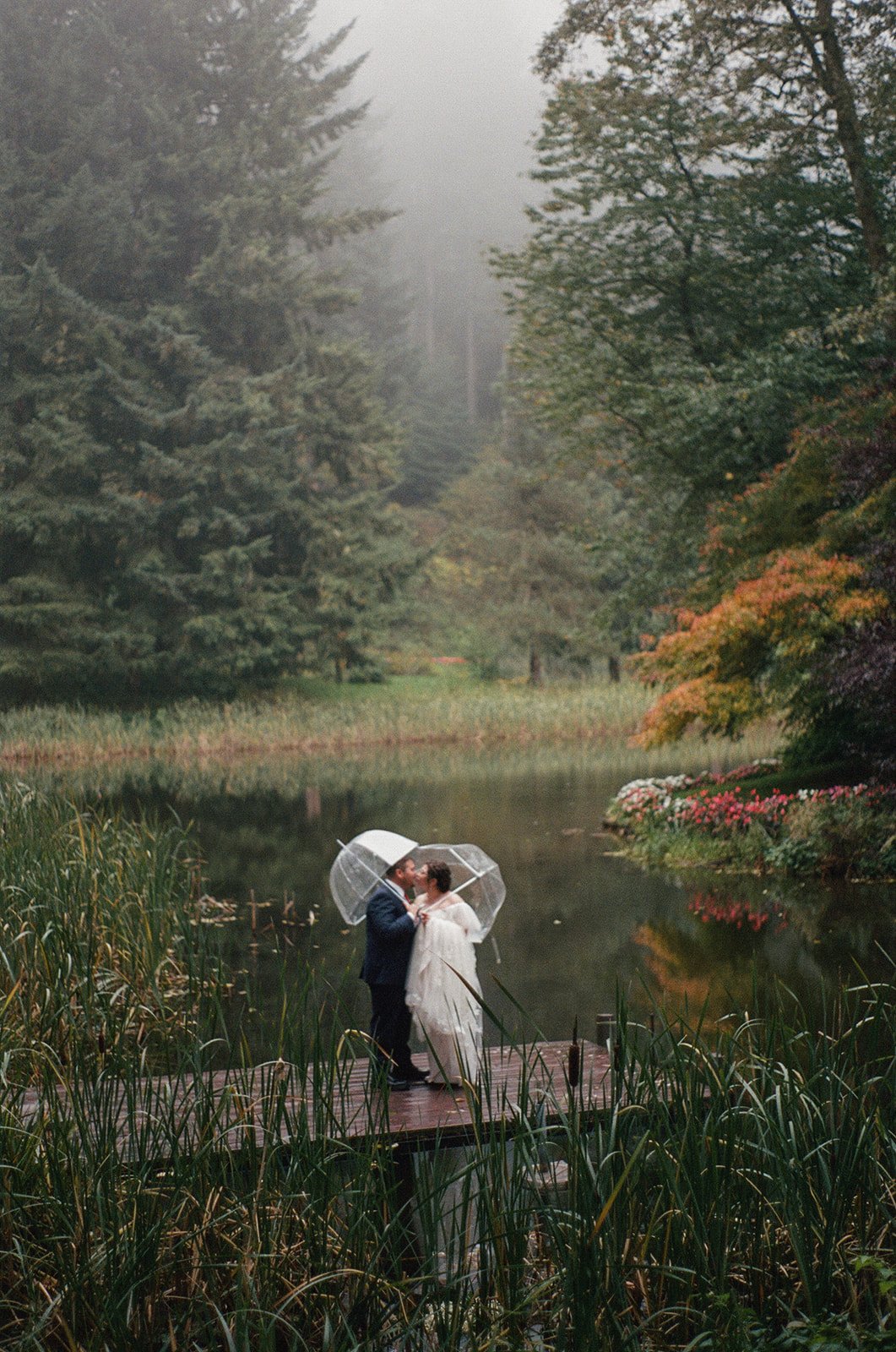 ELIZABETHANDMATT-oregonwedding-bridalveillakes-film-madelinerosephotographyco-13_websize.jpg