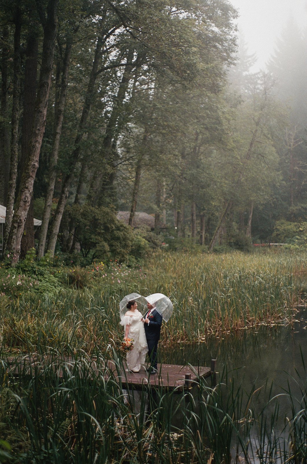 ELIZABETHANDMATT-oregonwedding-bridalveillakes-film-madelinerosephotographyco-14_websize.jpg