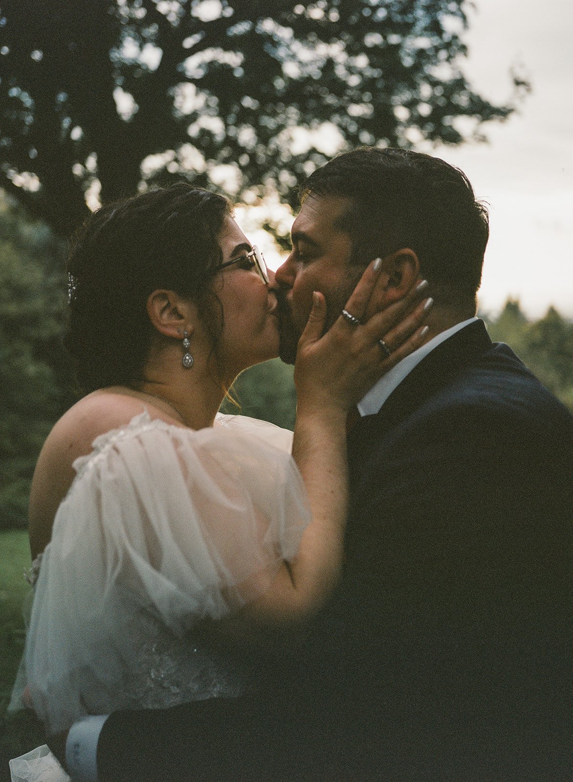 ELIZABETHANDMATT-oregonwedding-bridalveillakes-film-madelinerosephotographyco-39_websize (1).jpg