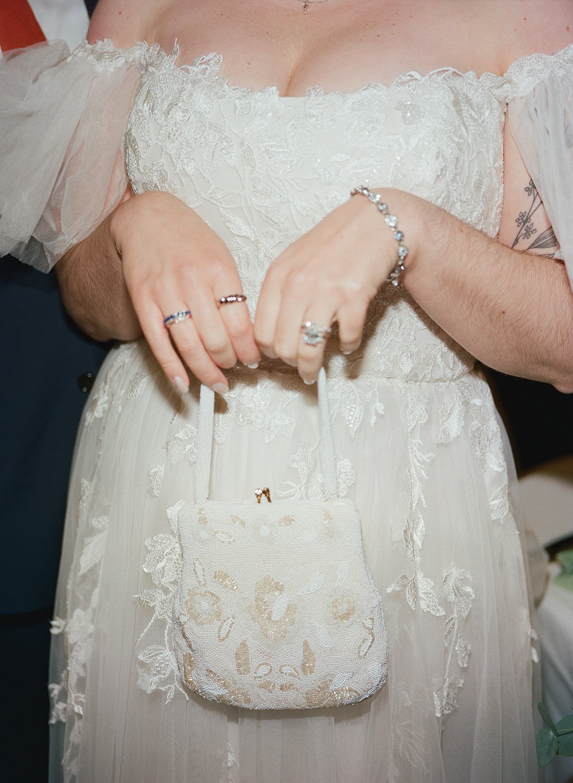 ELIZABETHANDMATT-oregonwedding-bridalveillakes-film-madelinerosephotographyco-48_websize.jpg