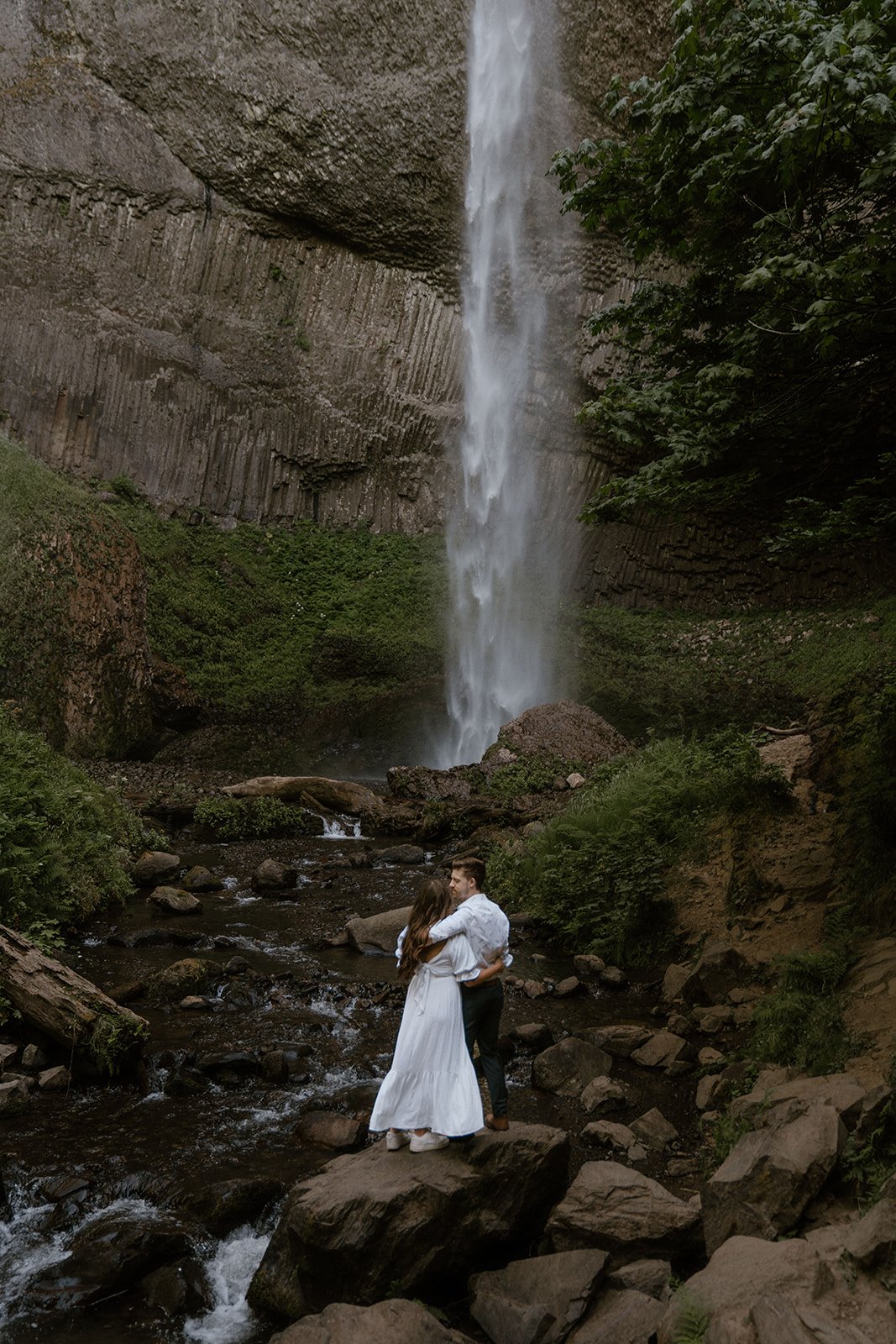 KELSEYANDANDY-oregonengagement-columbiarivergorge-latourellfalls-madelinerosephotographyco-25_websize.jpg