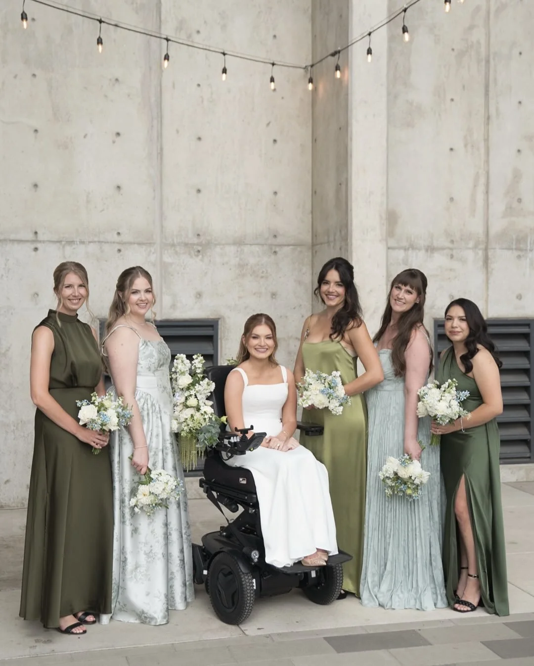 I don&rsquo;t usually share a lot of family formals here, but these moments from Makenna and Derek&rsquo;s day &mdash; both the portraits and the in-between candids &mdash; felt too special not to. ✨

The family photos, the laughter between friends, 