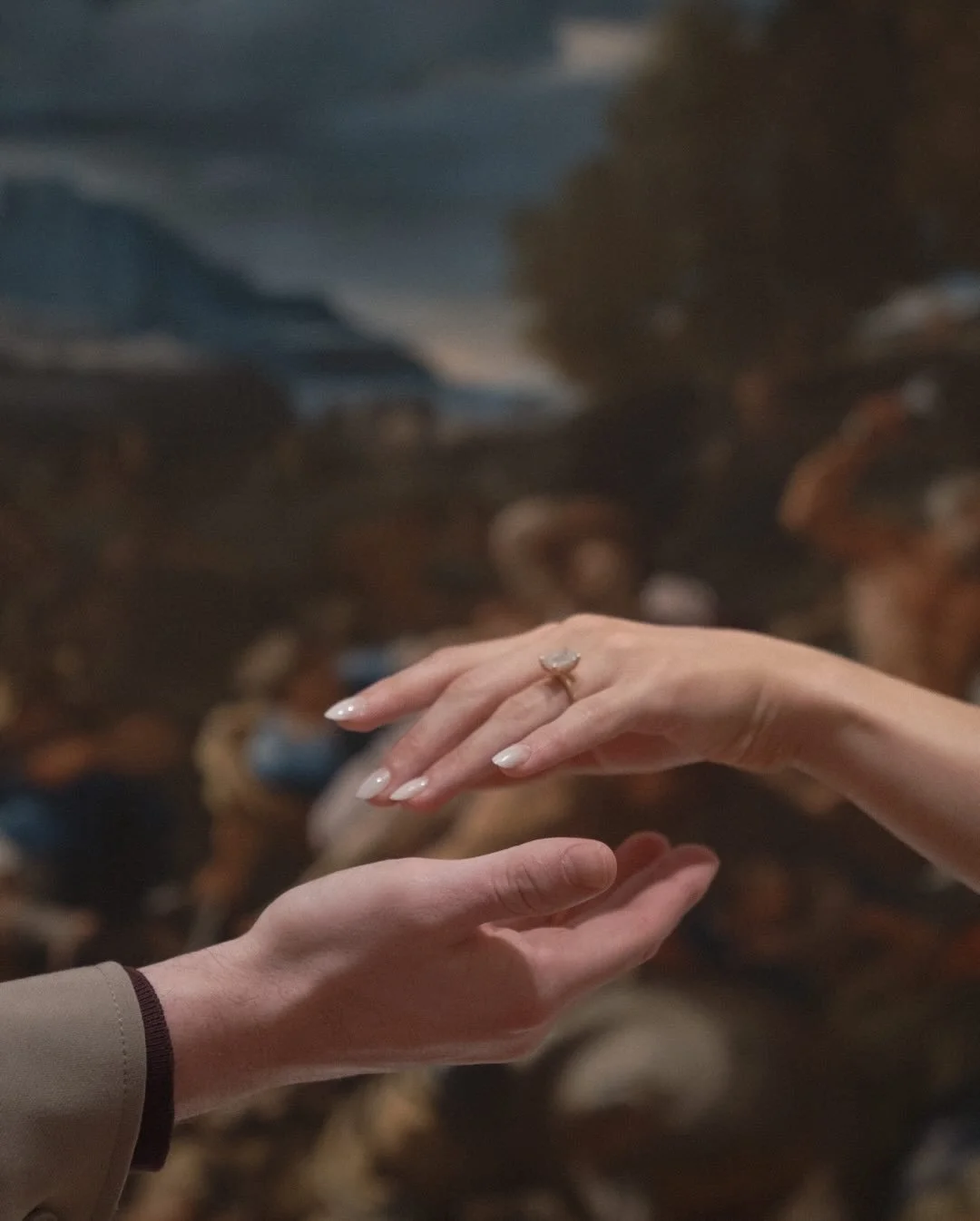 A date at the museum with Rachel and Dakota &hearts;️ Also, consider this your PSA to check out the newly renovated and reopened @portlandartmuseum because oh my gosh it was worth the wait. 

#oregonengagementphotographer #pdxengagementphotographer #