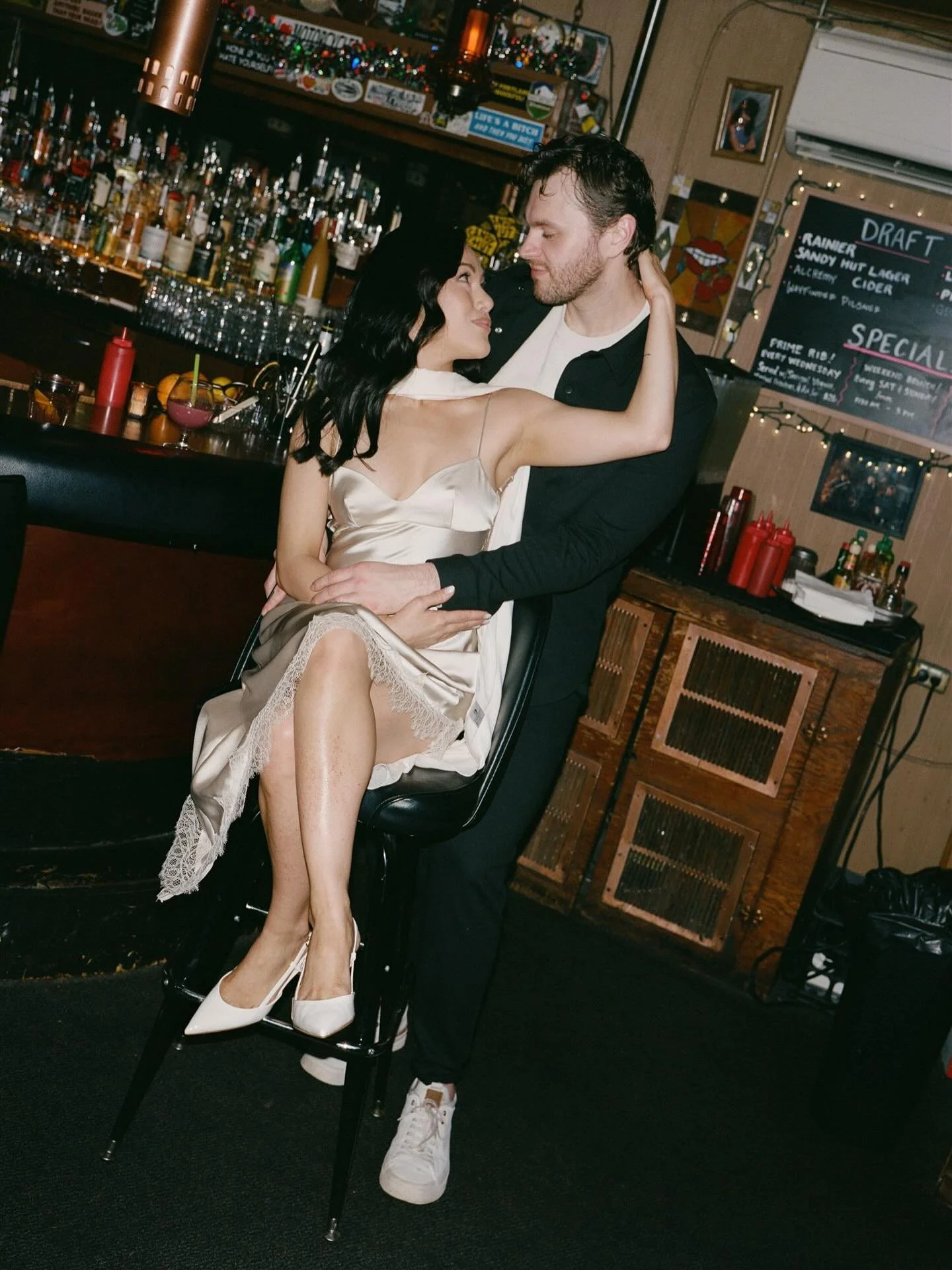 Let this be your sign to end your engagement session at your favorite dive bar and trust your photographer to go wild with film 🎞️✨

#oregonengagementphotographer #oregonfilmphotographer #indiefilmlab #filmweddingphotographer #portlandweddingphotogr