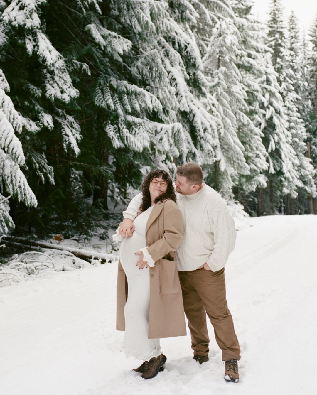In December @leahwarnerphoto took our dream maternity photos in the snow on Mount Hood ❄️ 

I actually lived in a cabin on Mount Hood when @brianbrose and I started dating five years ago so it felt very sweet to bring our story full circle. We had ou