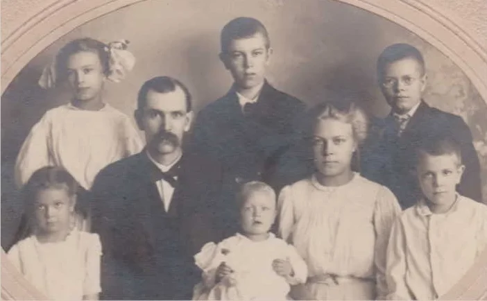 Virgil's father, William Gottleib Reinhold Koehler and his children, 1909