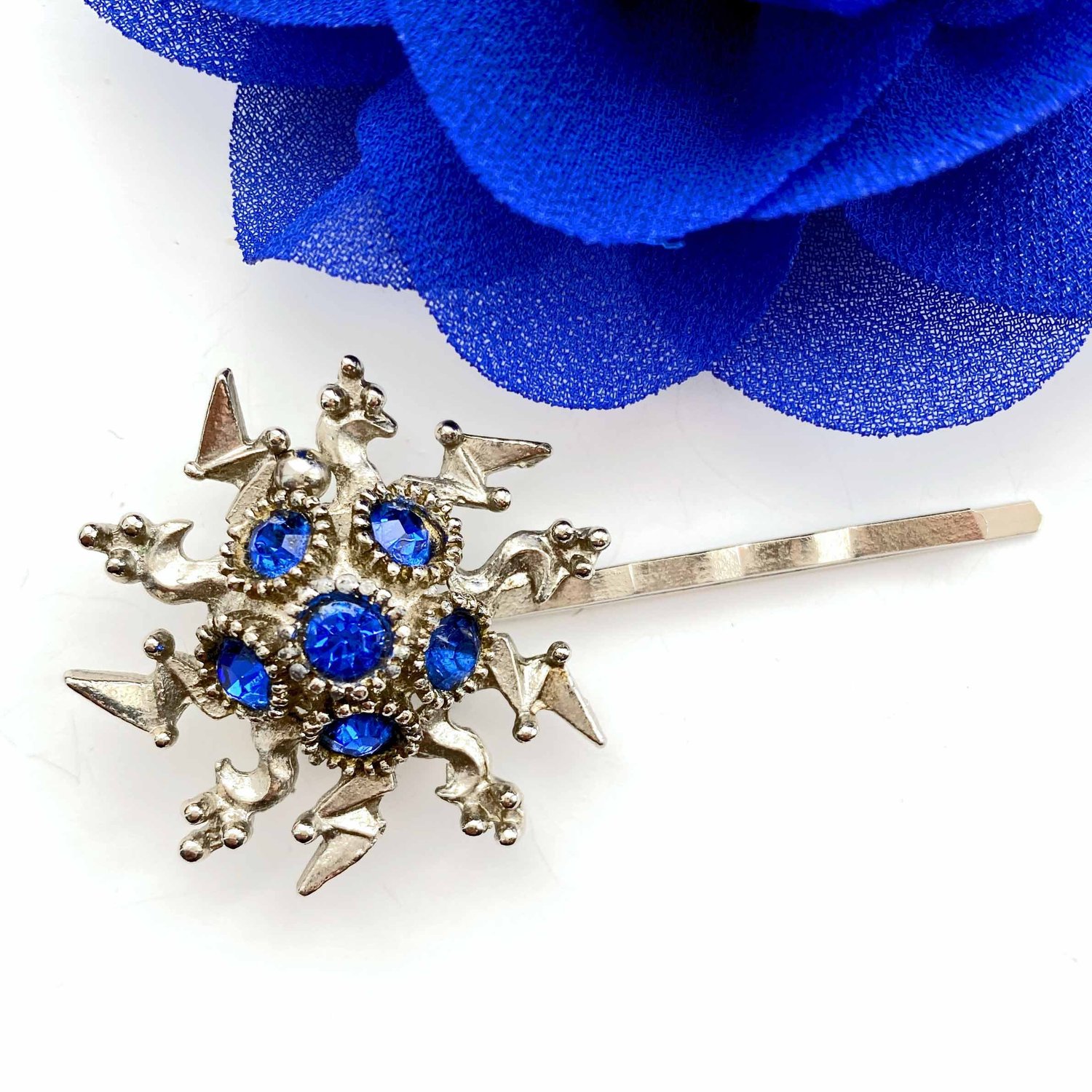 vintage blue rhinestone brooch