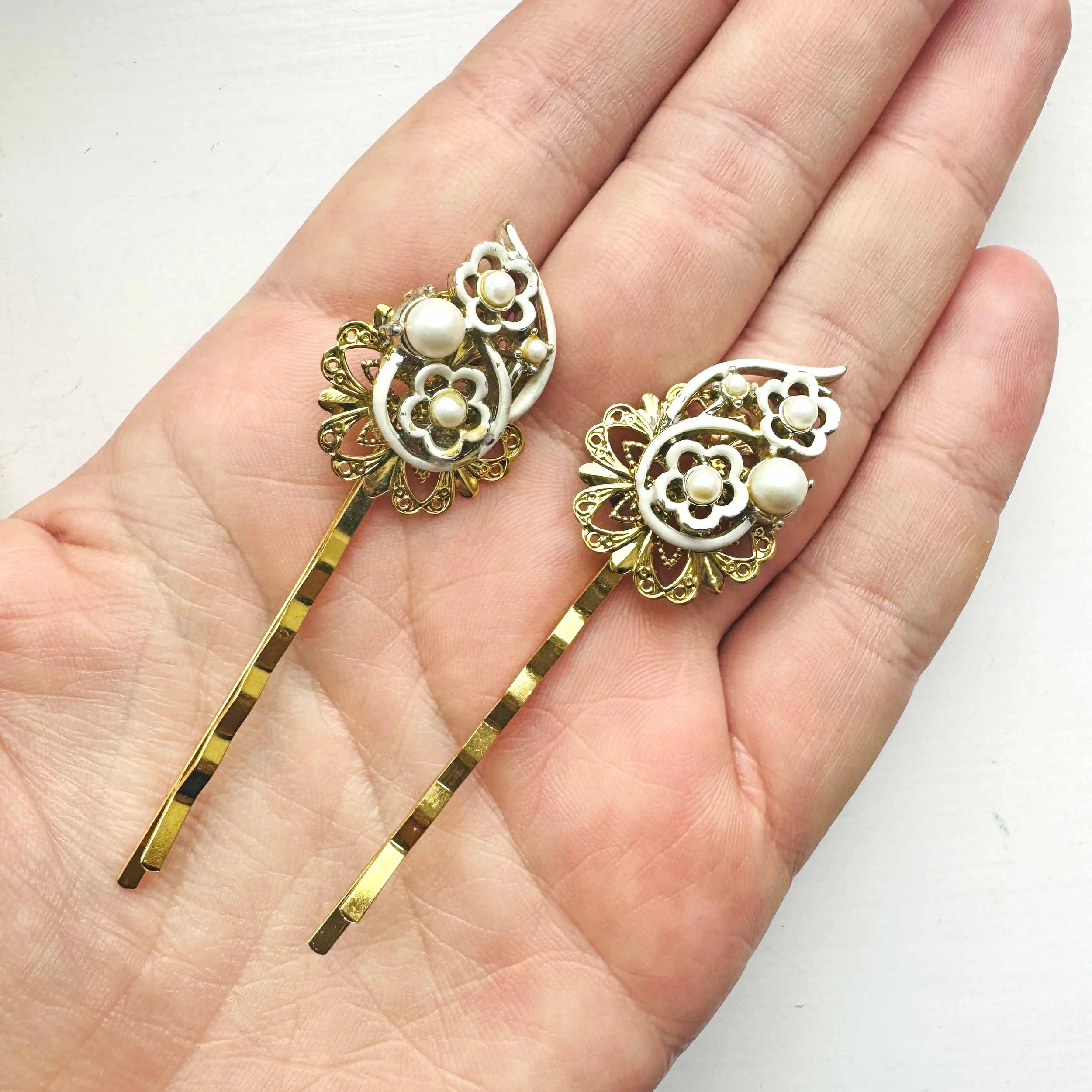 1950s Vintage Gold Pearl Floral Hair Pins -vintage hair accessories