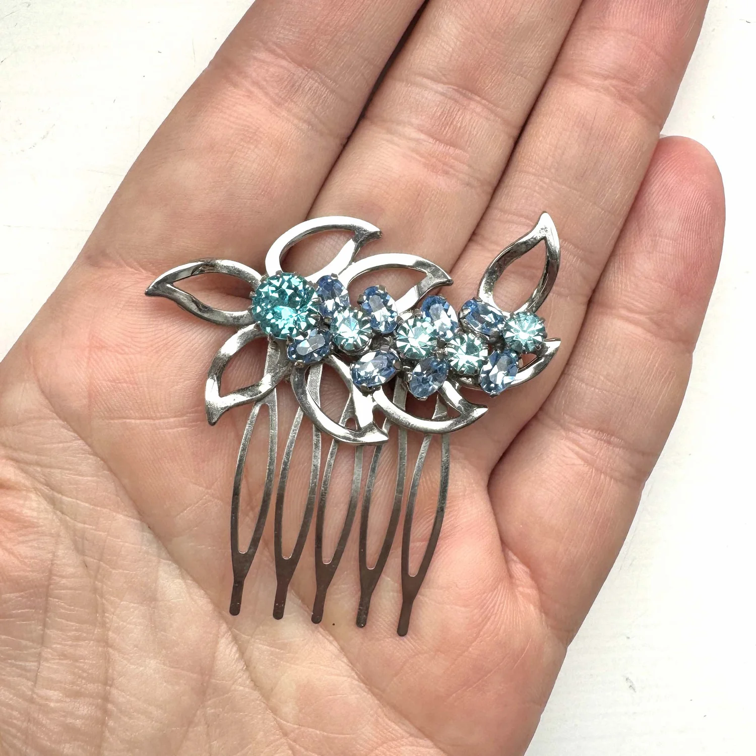 Vintage 1950s Aquamarine and Pale Blue Jewelled Hair Comb  display picture 1