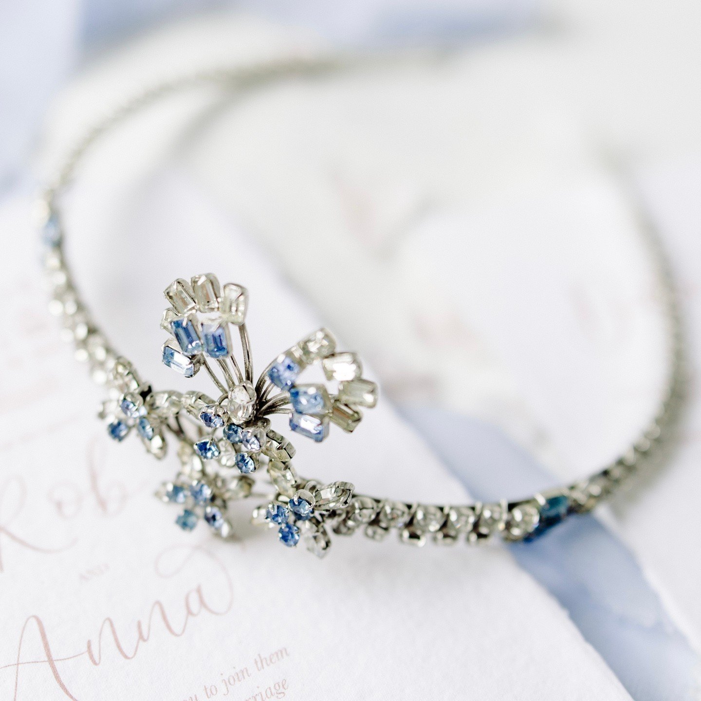 Another beautiful vintage tiara, perfect as something old and something blue for any bride! Tiaras are beautiful regardless of the length of your hair, so make yourself queen for a day with this one - available in my Etsy shop.⁣
.⁣
.⁣
.⁣
.⁣
.⁣
.⁣
Pho