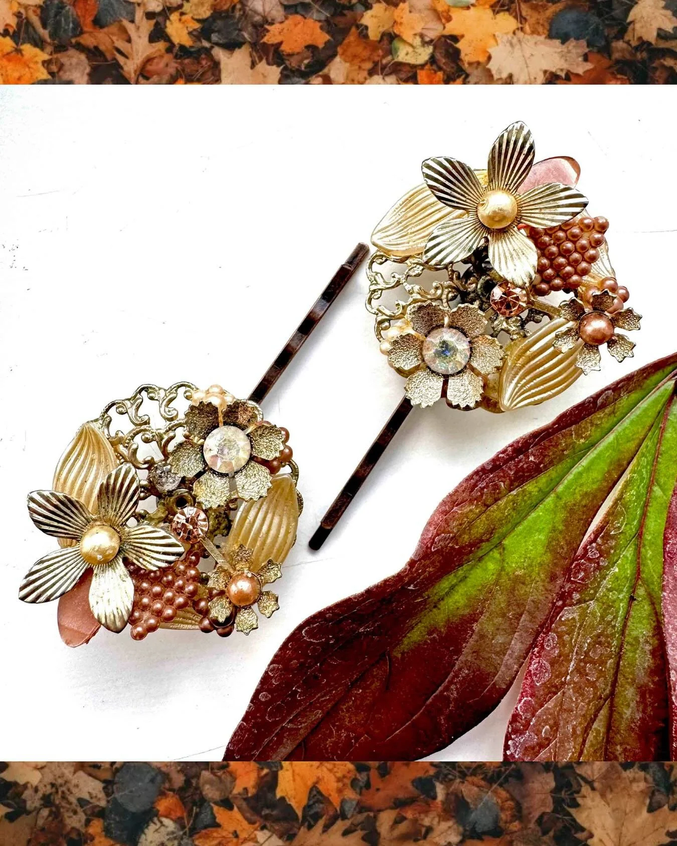 ✨ Gold jewelled flower hair pins handmade from upcycled vintage jewellery ✨
One-of-a-kind statement accessories, perfect for autumn brides and wedding guests who want something truly unique. These luxury bridal hair pins add the perfect authentic vin