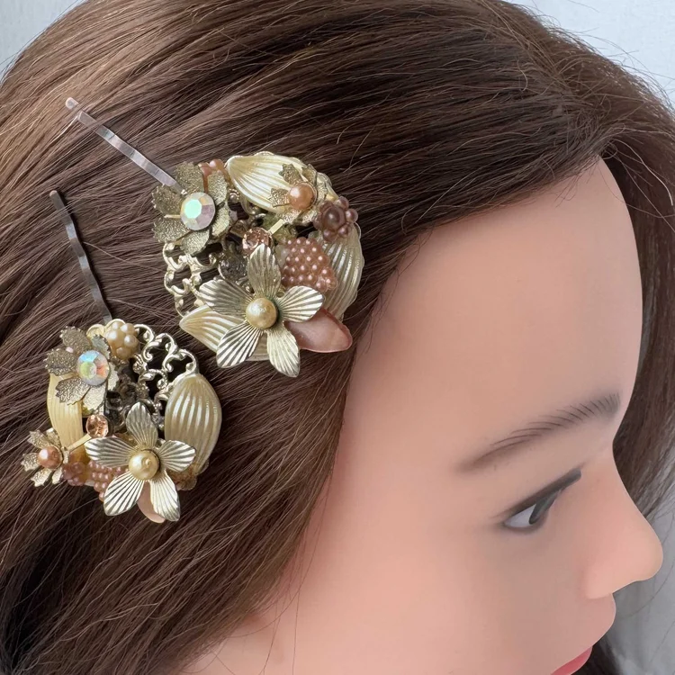 Vintage 1930s Amber Frosted Glass Leaf Hair Pins — Vintage  display picture 3