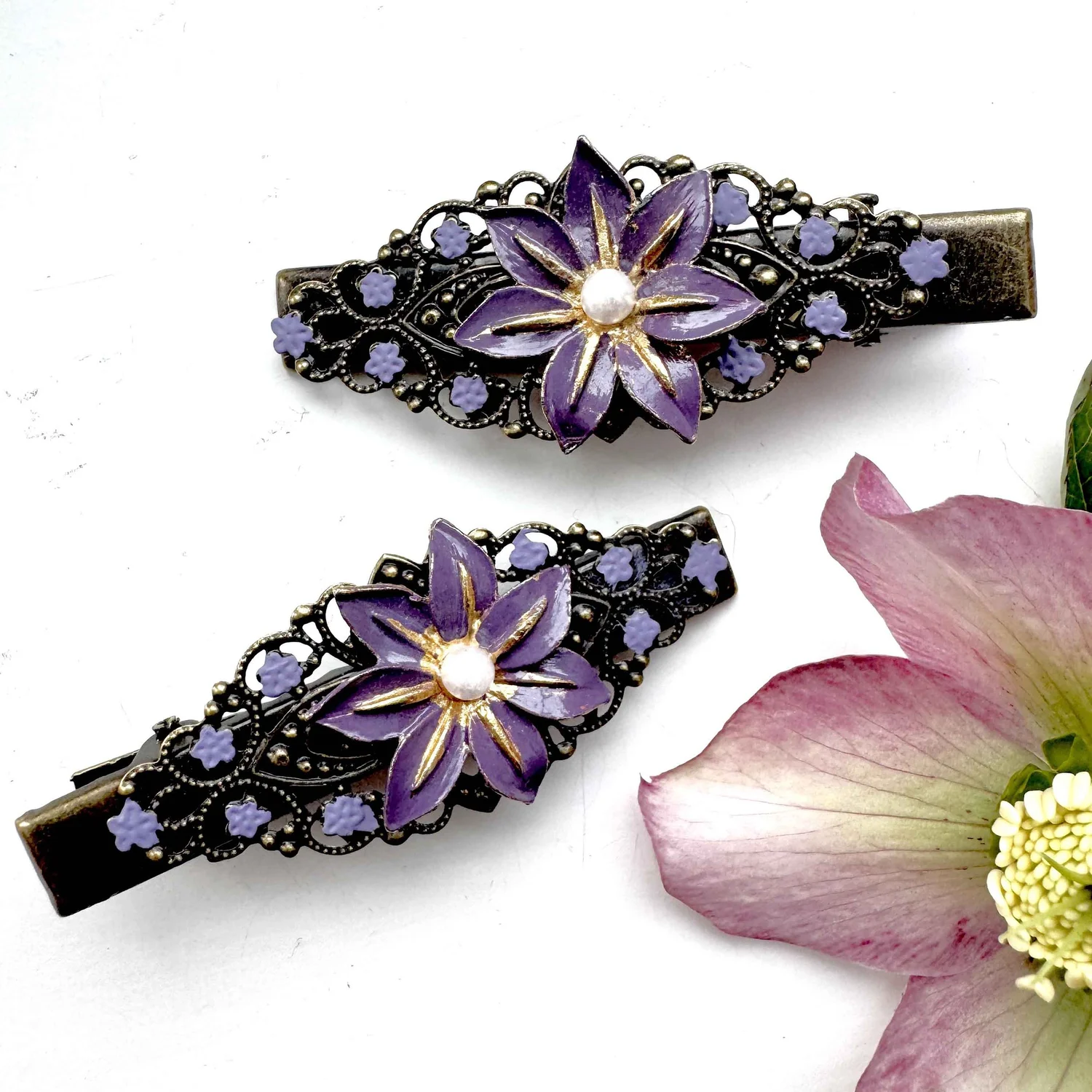 1950s Vintage Purple Enamel Flower Hair Clips - Vintage Hair  display picture 3