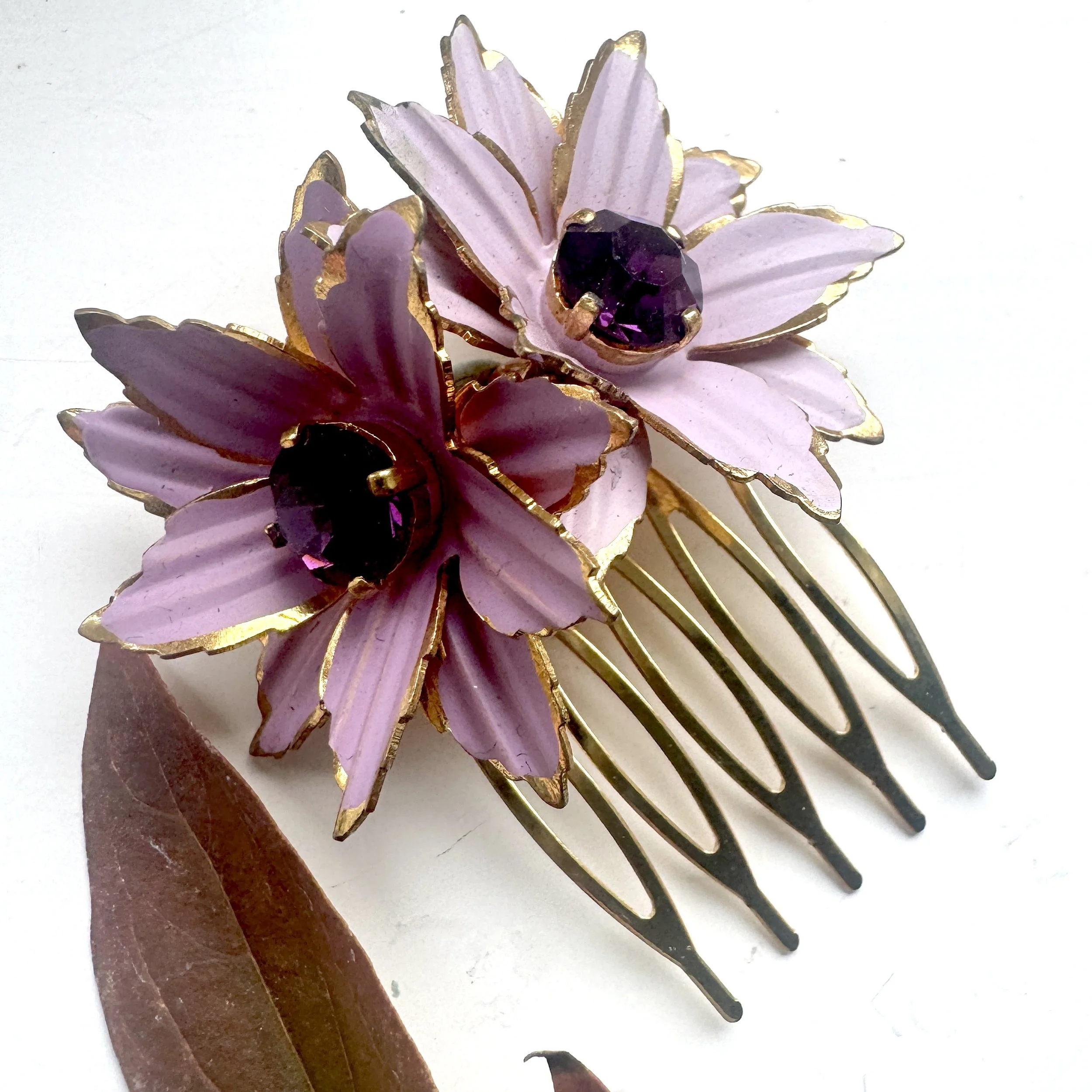 1930s vintage jewelled purple flower hair comb