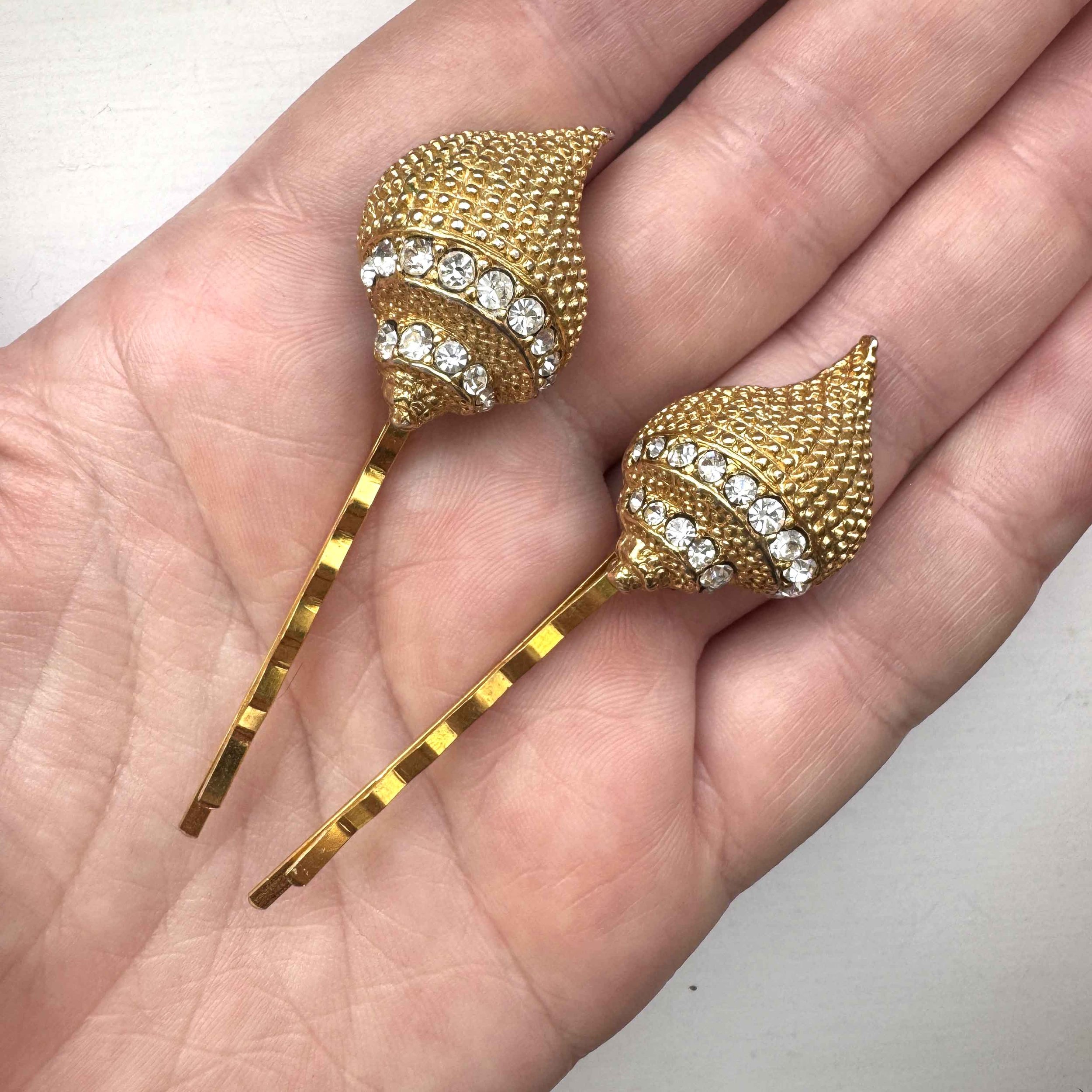 1950s vintage gold sea shell hair slides, vintage hair slides, vintage hair accessories