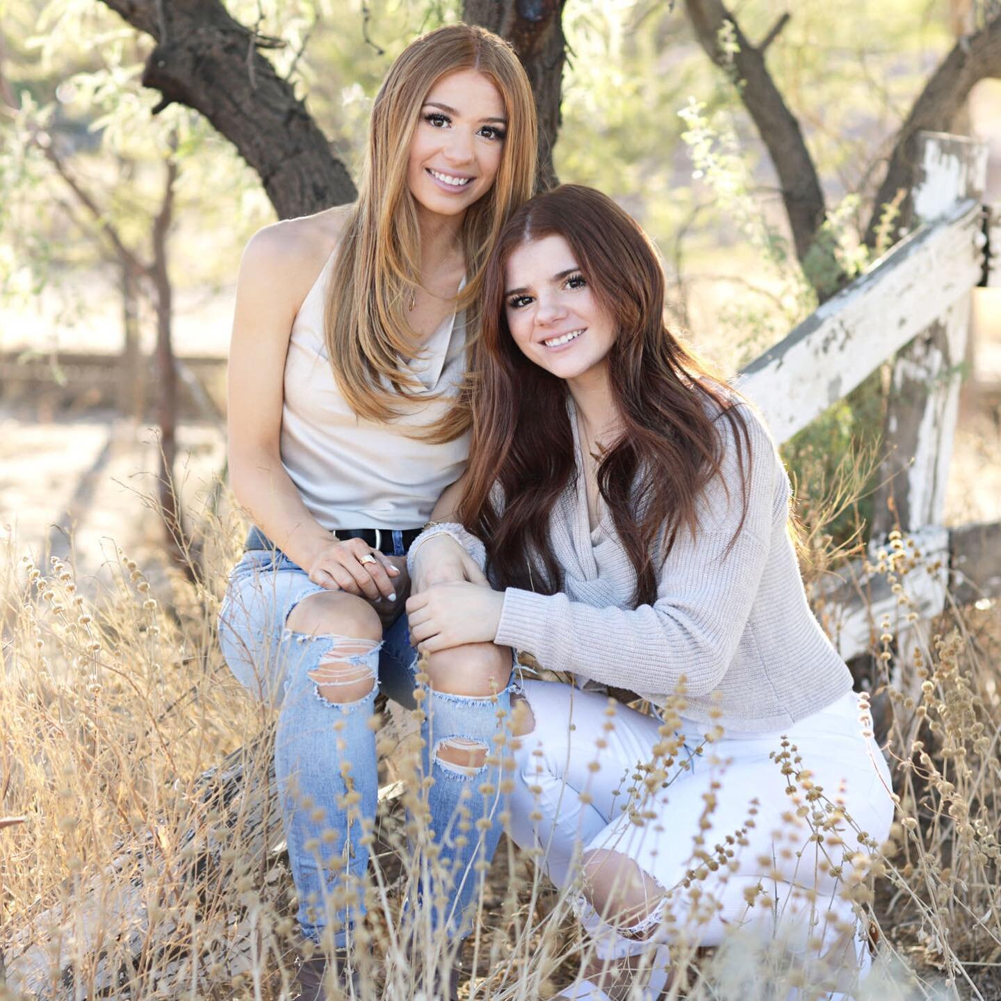 These two gingers stole my heart ❤️ Sisters mean you have a built in bestie forever !

@biancaadevitiss @morgandevitis let&rsquo;s take more pictures!!

#sisterlove #bffs❤️ #tucsonarizona  #gingersofinstagram #tucsonphotographer