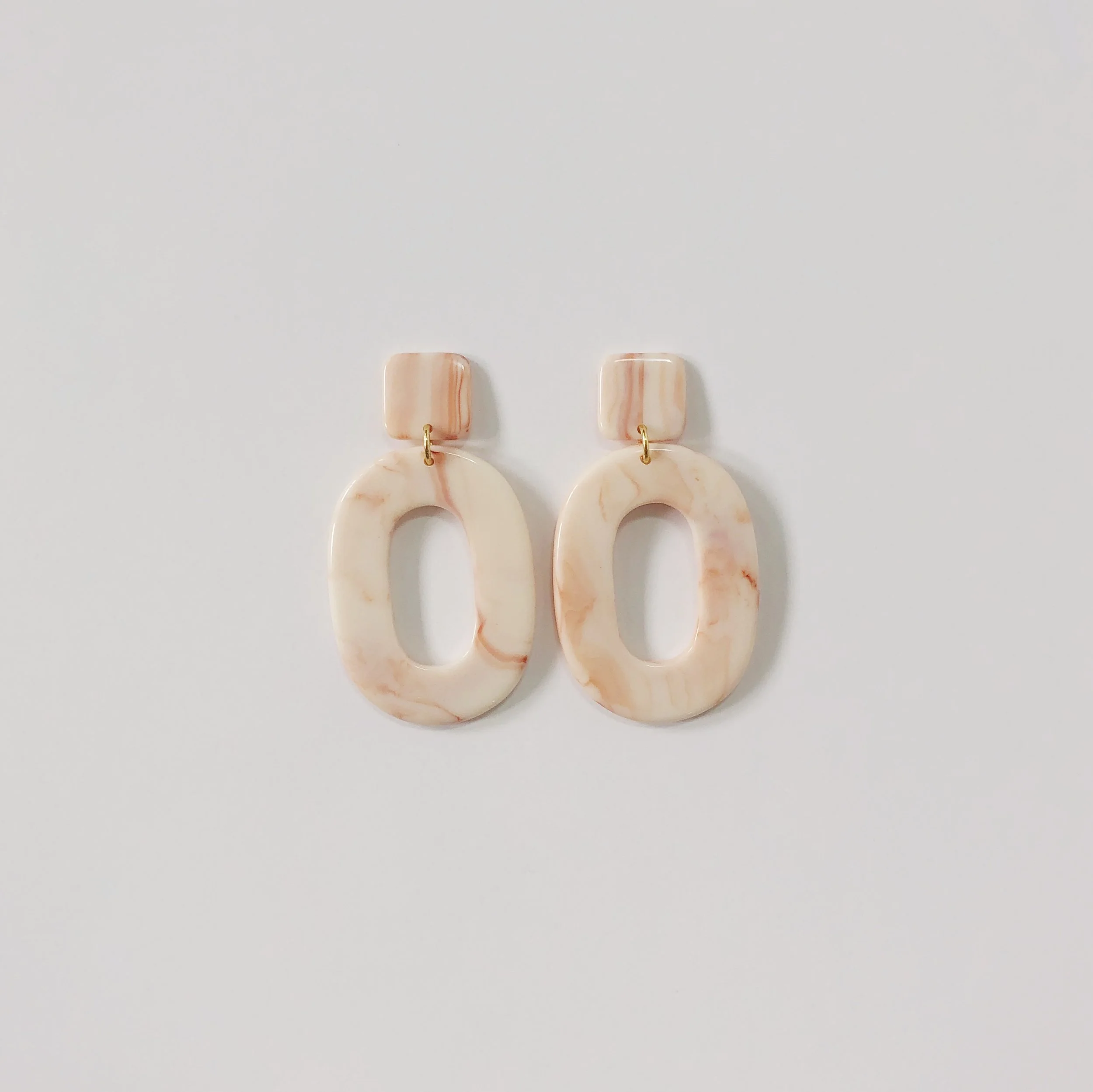 DF30C503-9A35-4581-AF4F-4394872A0805