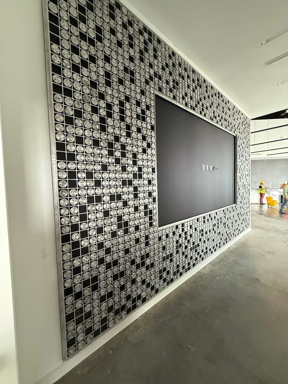 AV Feature Wall as Sculpture: A Dynamic Focal Point in Modern Workspace Design
