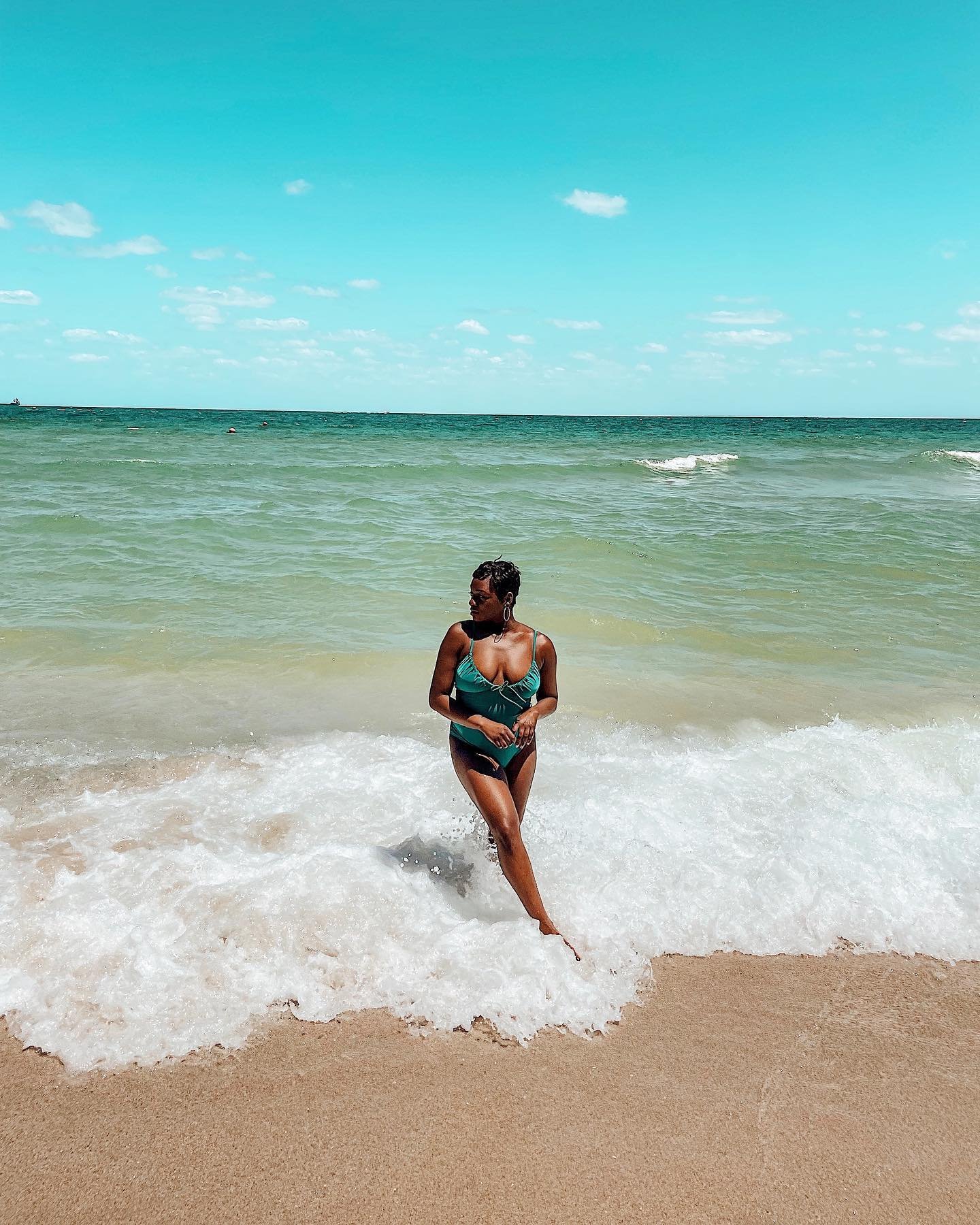 It&rsquo;s a shore thing 🌊 
.
.
Ft. Lauderdale beaches, Ft. Lauderdale things to do, travel content, travel photography, black women travel, black women traveling, travel content creator , flight attendant layovers #travelcontent #travelphotography