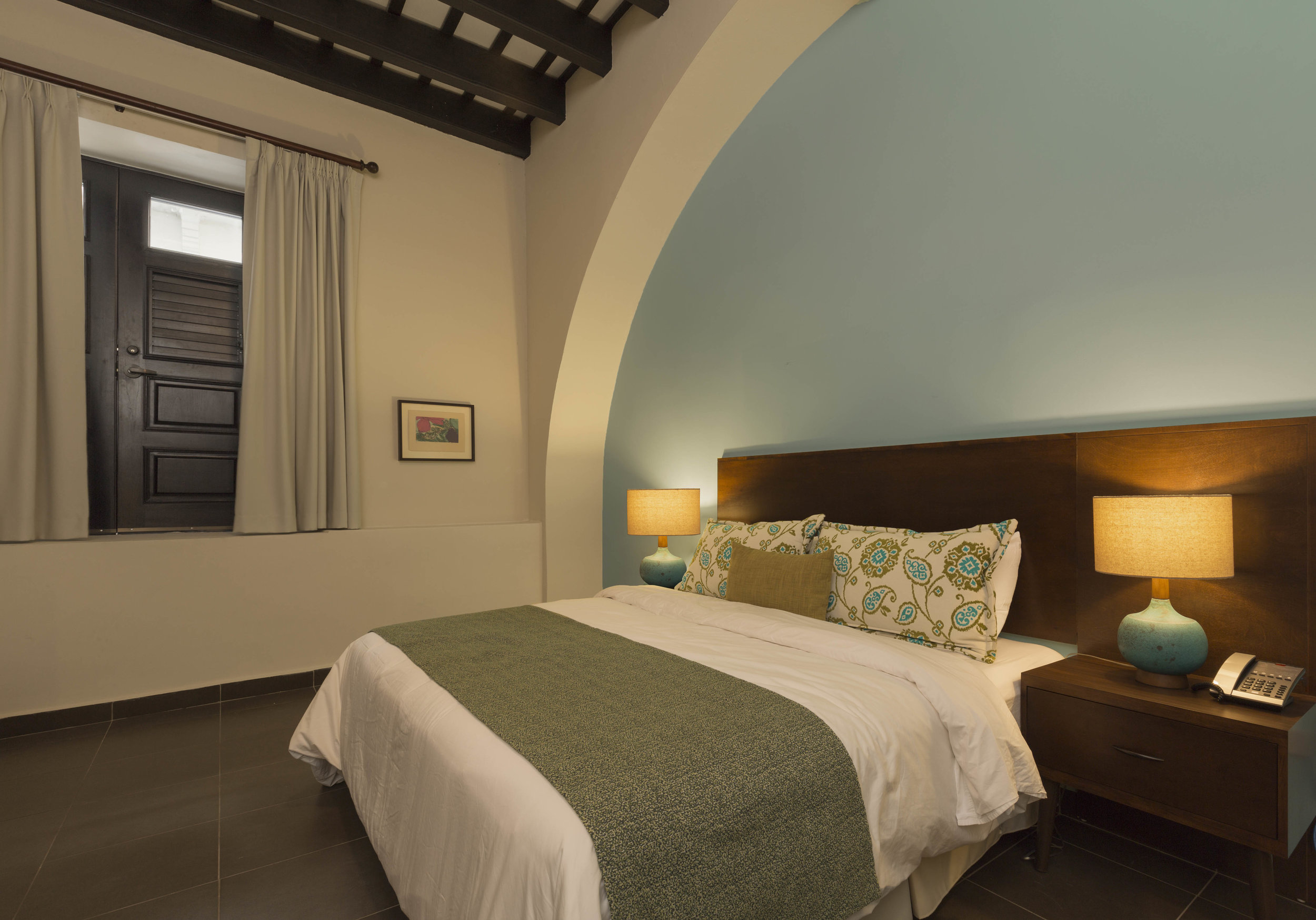 Rooms — Decanter Hotel