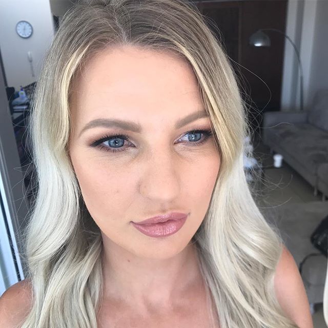 ERIN | check out these baby blues and blonde mermaid hair 🧜🏼&zwj;♀️ such a stunner ✨
HMUP @laura_gilham @bunnyandbohe 
#nofilter #babyblues #lips
#blondehair