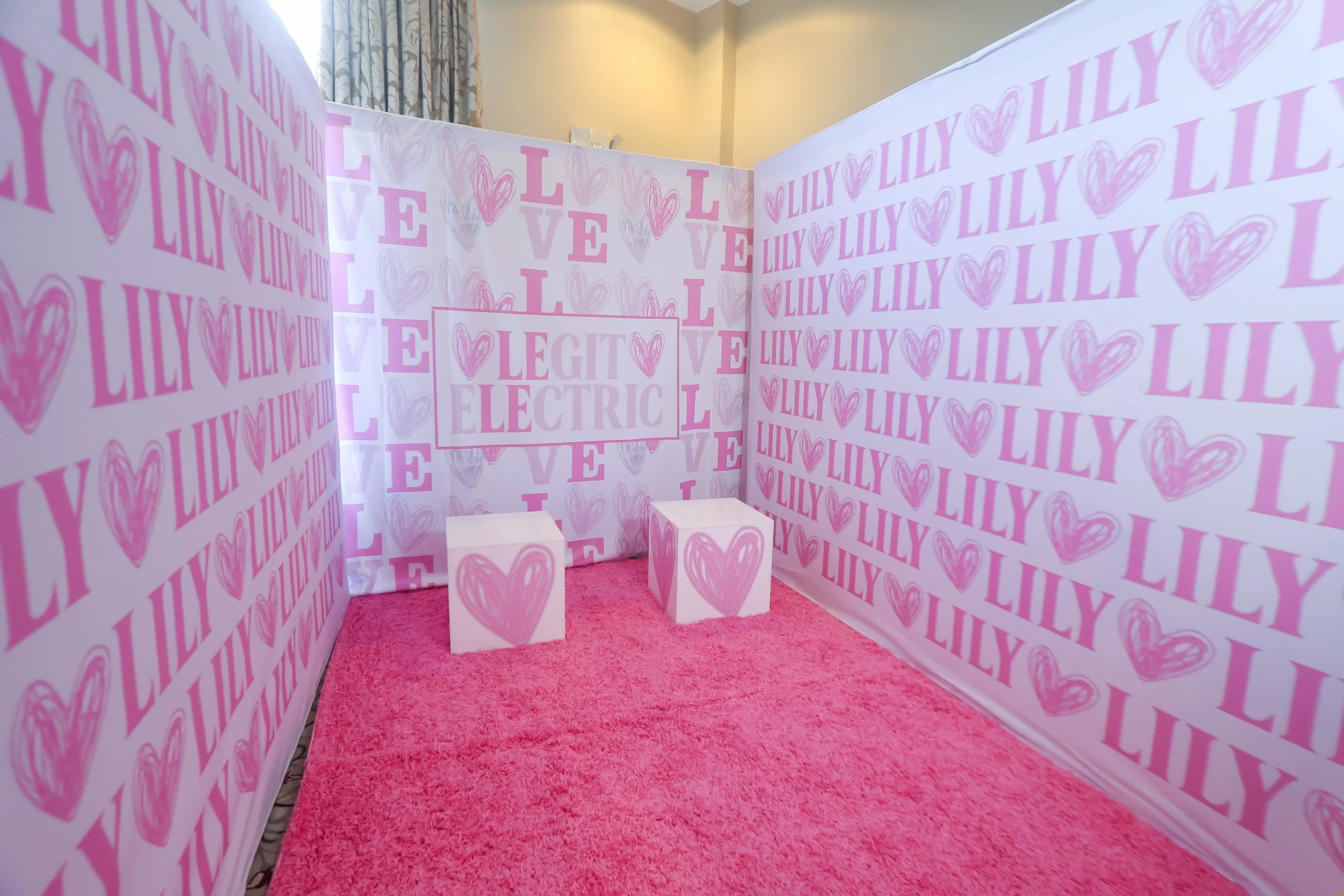 The Benefits of a 3-Wall Photo Booth with Optional Flooring