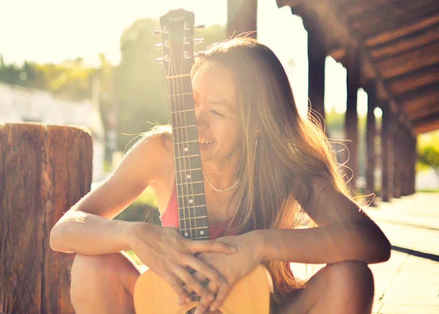 Gloria and her Guitar