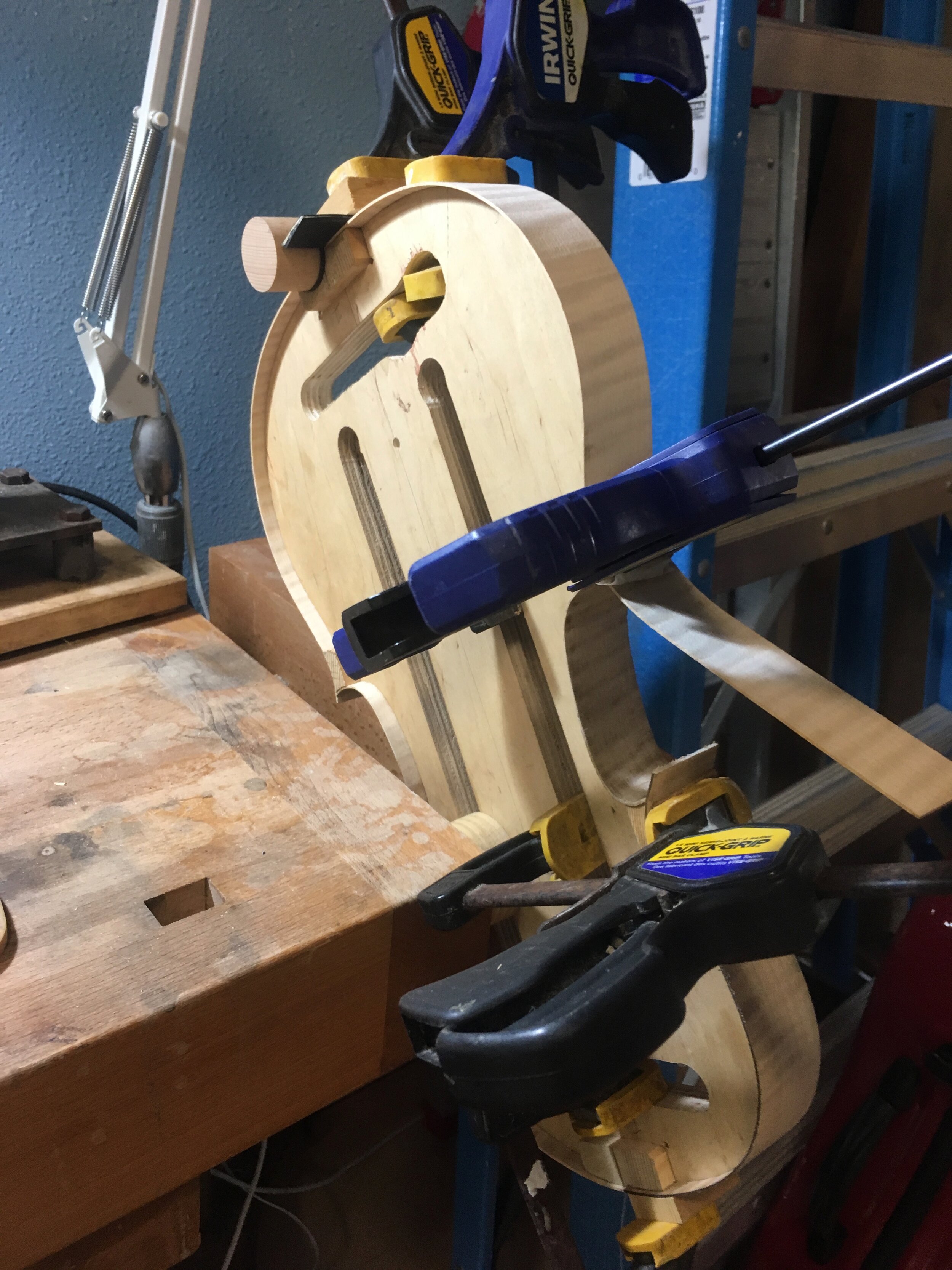  Glueing the upper and lower bout 