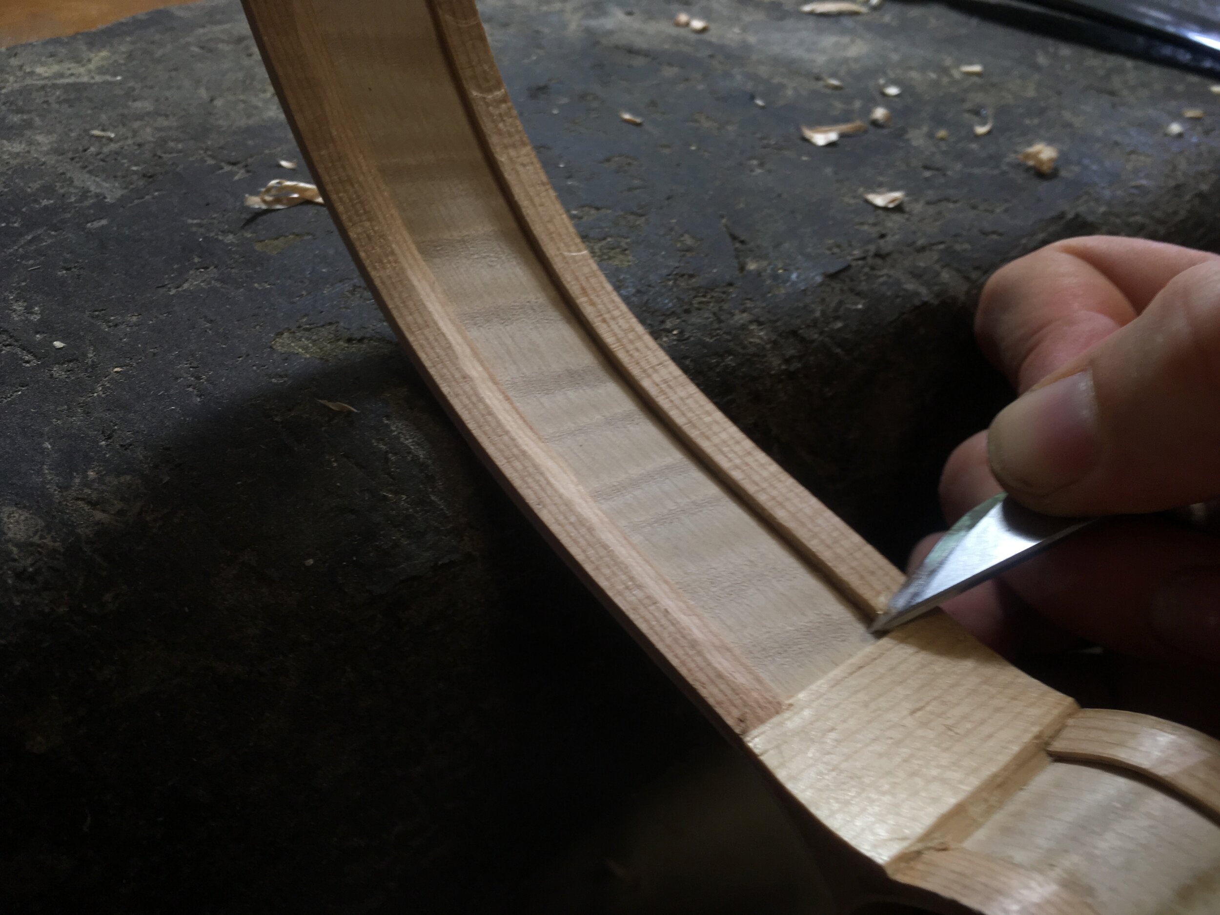  Shaping the linings with a knife 