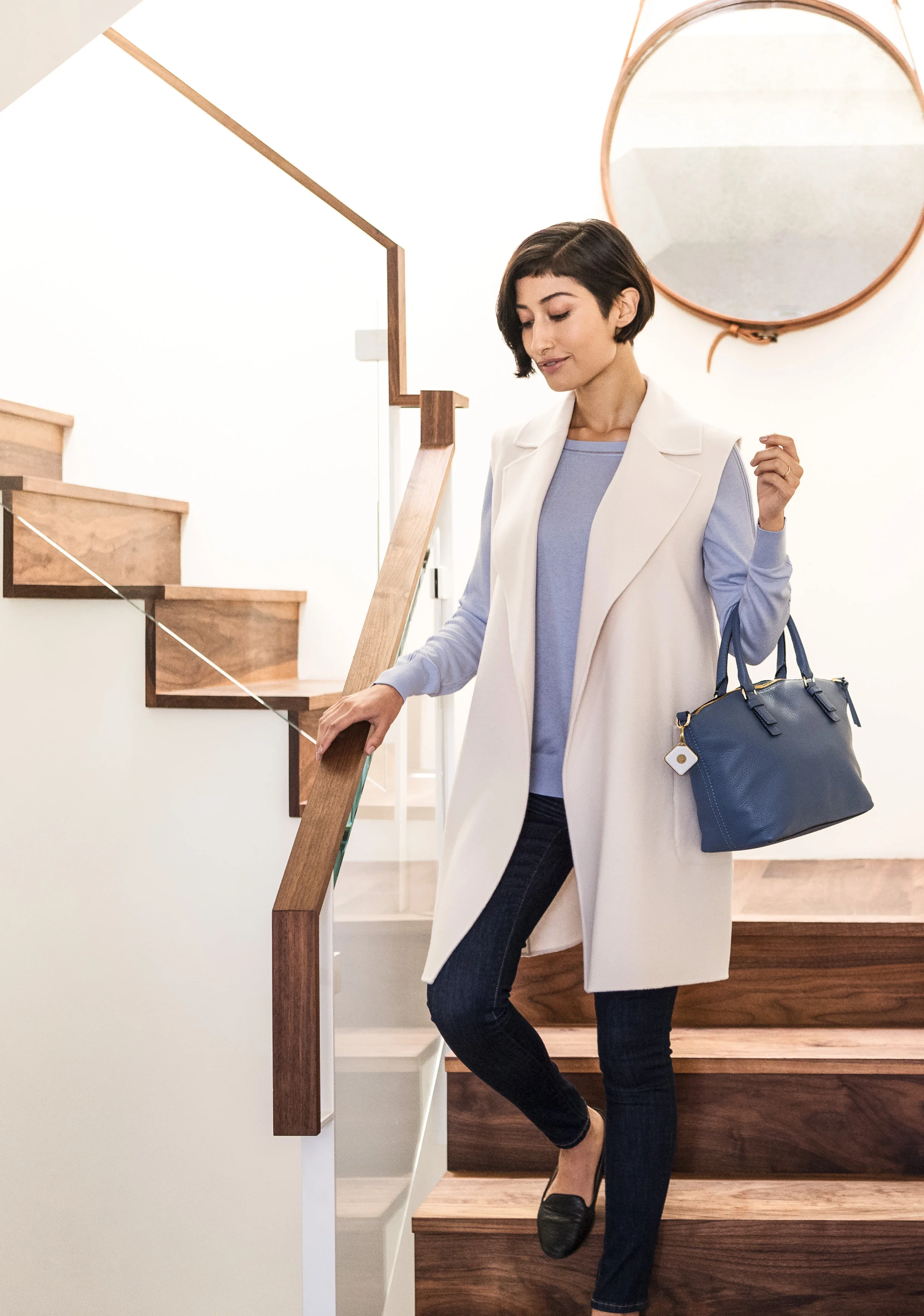 Tile_2017_Style_Female_BluePurse4_GammaNine_01.jpg