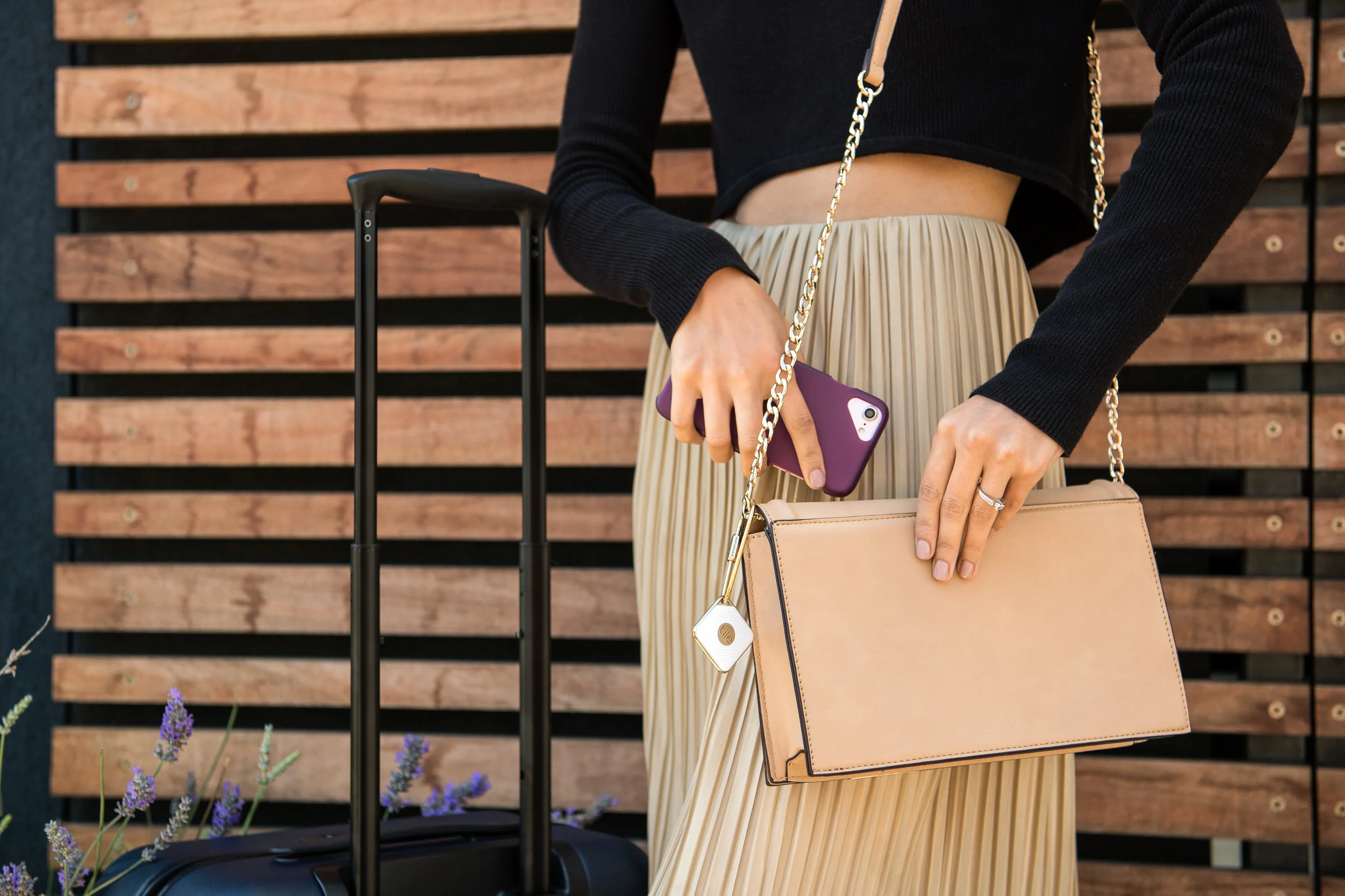 Tile_2017_Style_Female_Luggage_GammaNine_01.jpg