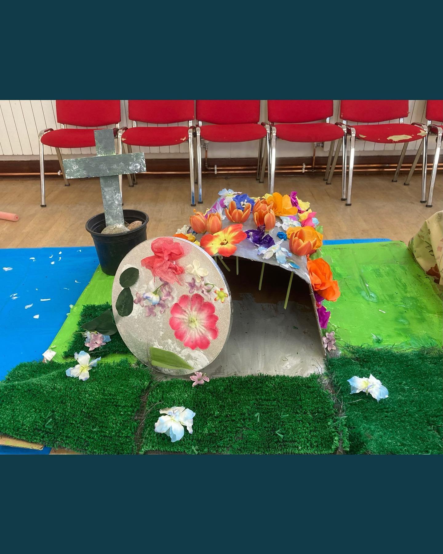 Easter Day
We gathered to celebrate Jesus rising from the dead on Easter Sunday. We thought about how Jesus&rsquo; Resurrection shows us that God has defeated all darkness, sin and death in the world. This is the foundation of our current faith and f