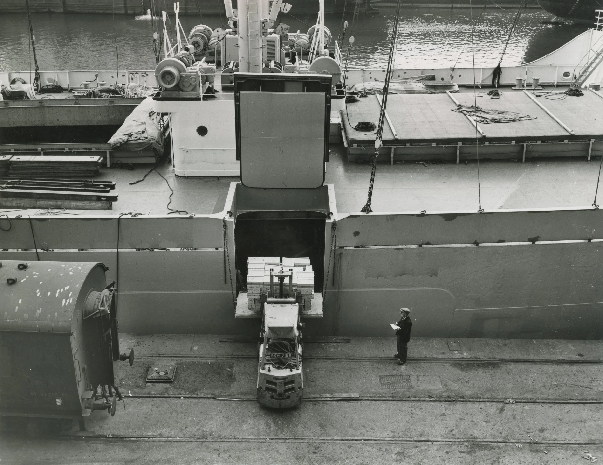 Side Port loading onto 'Buffalo'. King George Dock, Hull. 28th July, 1965. Photographer - Donald I. Innes Commissioned by ABP.