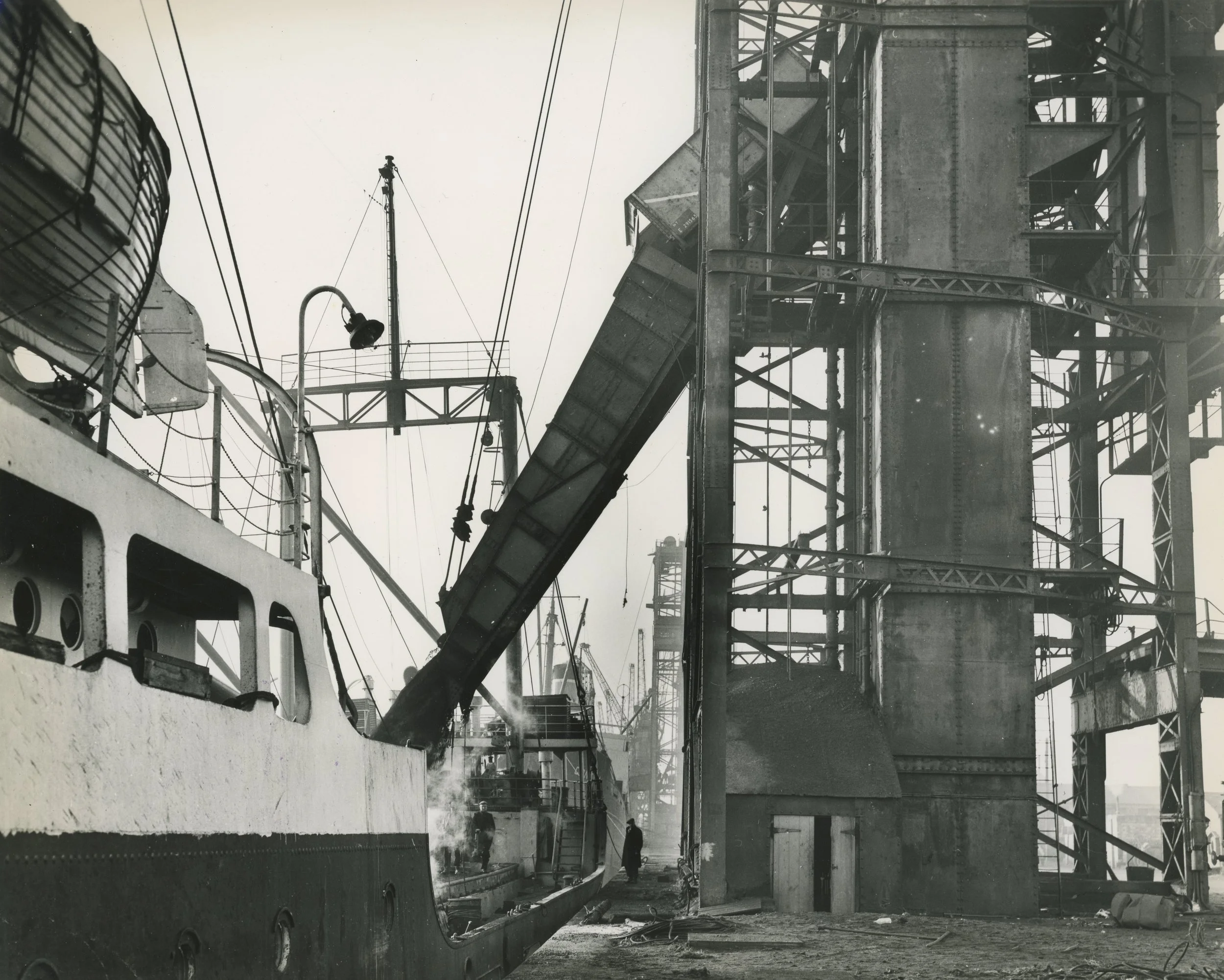 Shipment of coal. Alexandra Dock, Hull. January, 1964. Photographer - Donald I. Innes Commissioned by ABP.