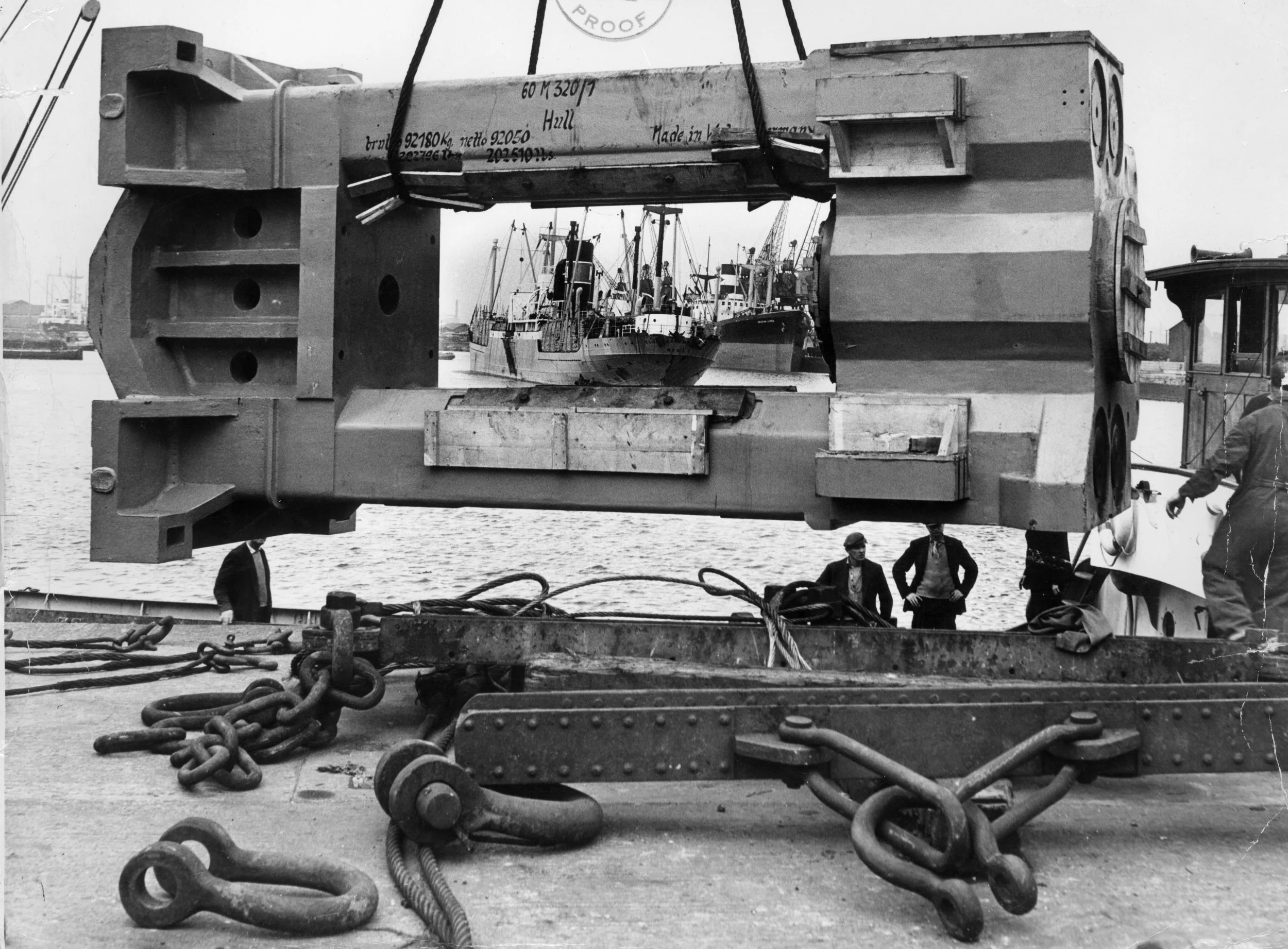 76 ton casting being shipped to Norway. Alexandra Dock, Hull. September, 1953. Photographer - Donald I. Innes Commissioned by ABP.