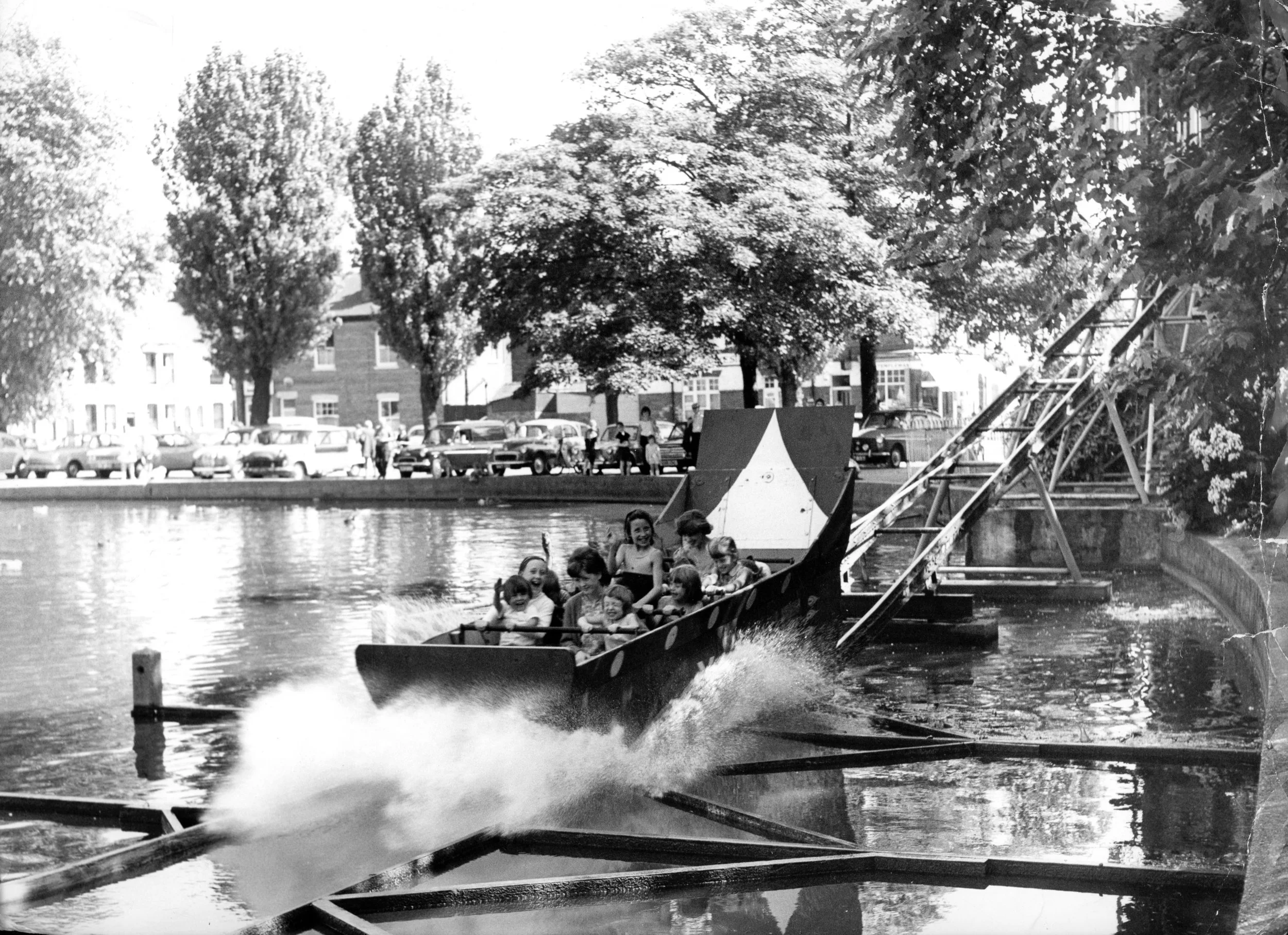 Children on East Park splash boat, 1970’s. Commissioned by Hull Daily Mail.