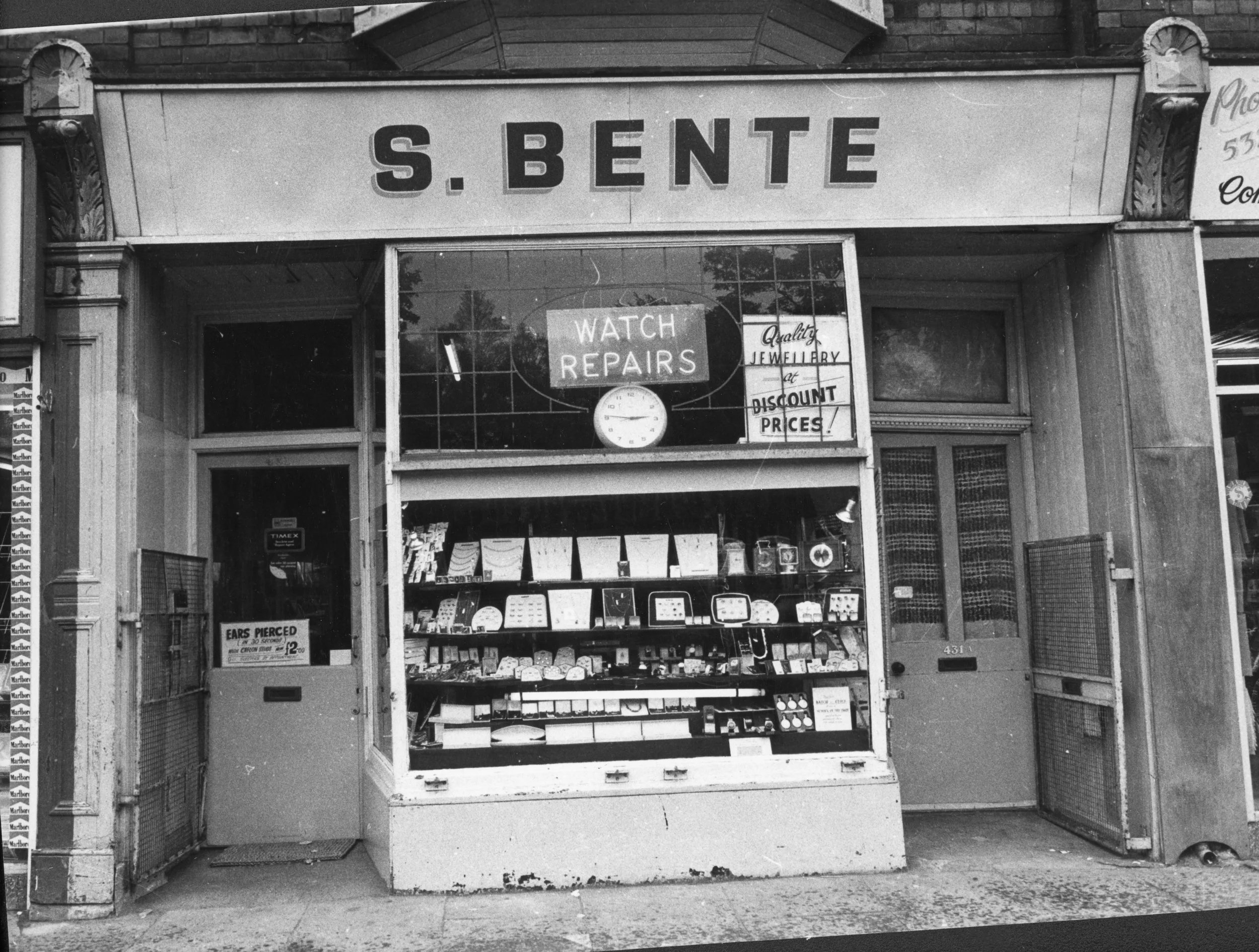 S Bente, Watch repairs and jewellery, Anlaby Road 04-11-1980. Commissioned by Hull Daily Mail.