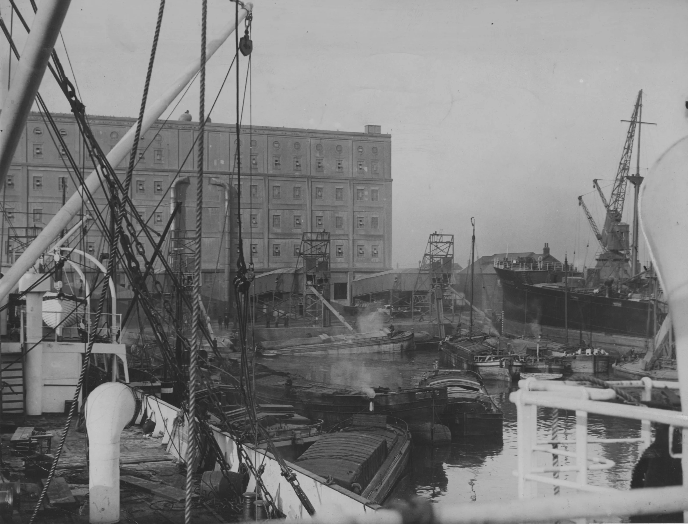 King George Dock scene, 1940’s. Commissioned by Hull Daily Mail.