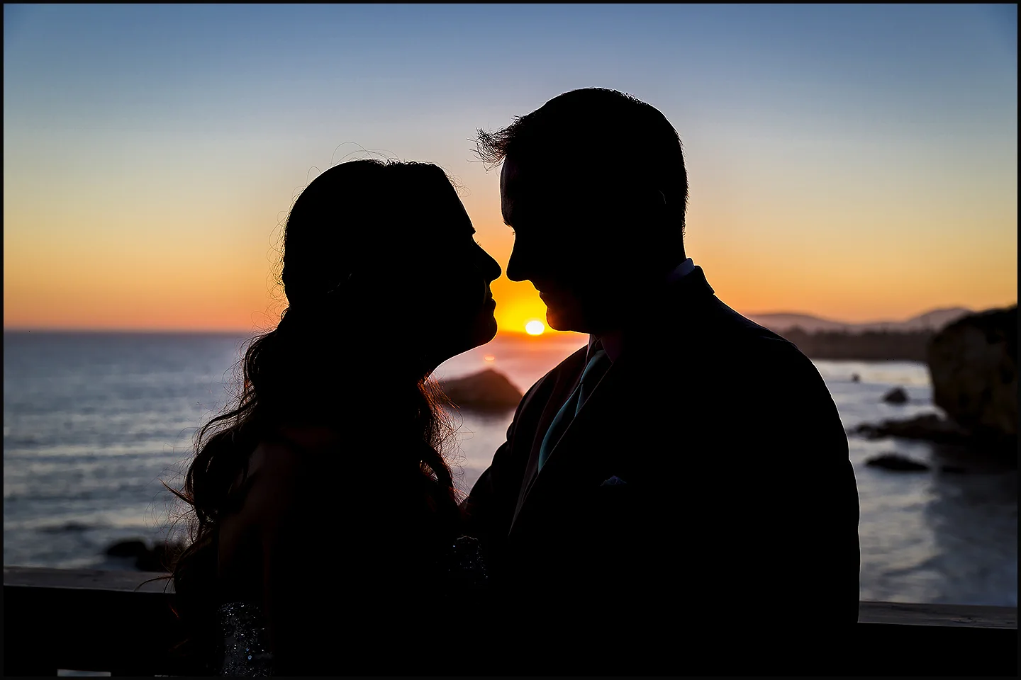 Silhouette of the couple, Shore Cliff