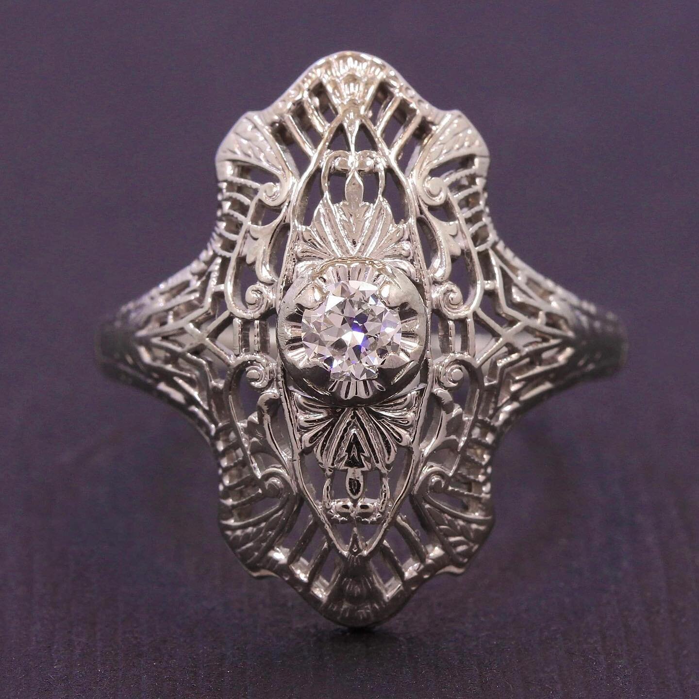 Art Deco Diamond filigree rings may get old (because they were made to last!) but they never go out of style! This one is absolutely phenomenal. Just look at that antique diamond! 🔥 New on Etsy. $429 shipping included!