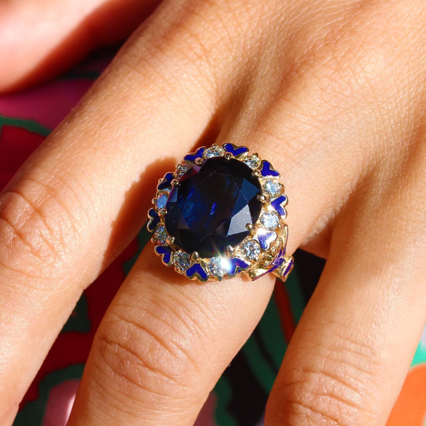 Truly incredible and honestly hard for me to sell because&hellip; well, look at her! 😍 This heavy 14k, Art Nouveau Antique, showcasing a giant 8.57 ct. Blue Sapphire, .80 ctw of VS brilliant diamonds and intricate enamel work (in excellent condition