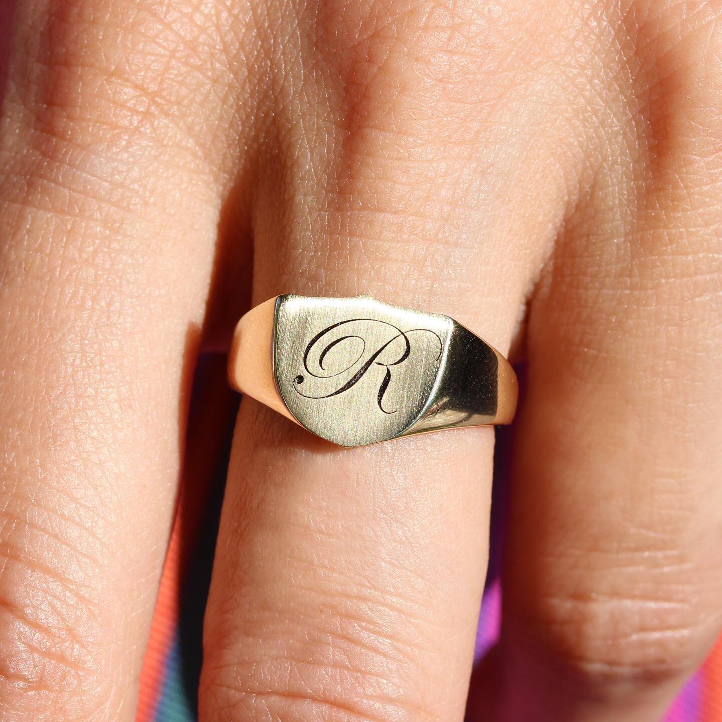 Make your fine jewelry extra special with personalized customization! This is our brand new Shield Signet Ring, shown here in 14k yellow gold with Edwardian Script engraving (of my pitbull&rsquo;s initial 🐾🥰) black color fill, and a brushed finish.