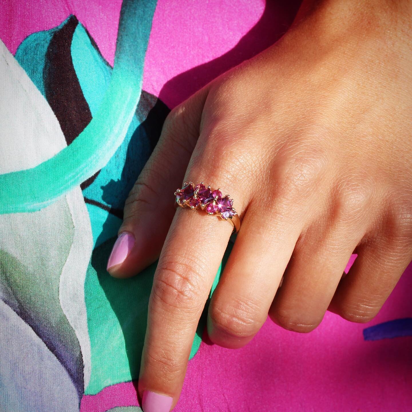 Three shades of my favorite color all in one heavy 14k gold vintage ring?! Yes please!😍 This multi PINK gemstone ring is set with Rhodolite Garnet, Pink Topaz, and Pink Sapphire. 💕 Size 7. More details on Etsy!