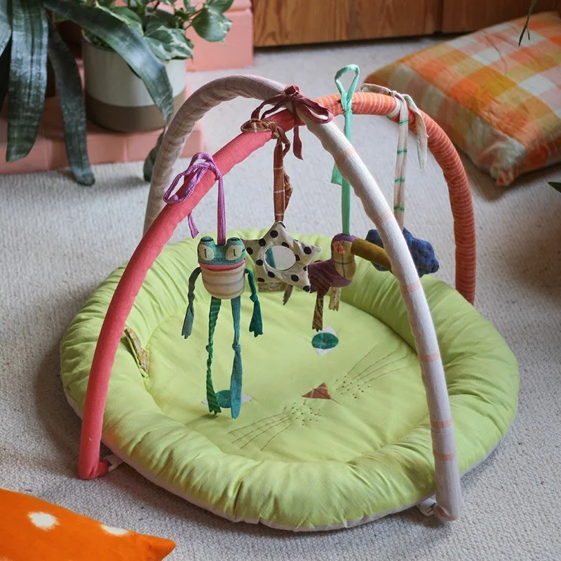 F O R  J U N I // Lion playmat &amp; baby gym - made with fabrics collected from @clothhouse_studiolondon and @merchantandmills over the years. A joy to put them altogether to make more fun things for my little creature.

I cheated on the structure o