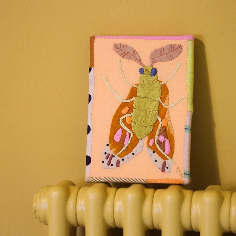 A P P L I Q U &Eacute; // A jolly fluffy moth for piece number 4

#applique #textileart #fabricart #slowstitch