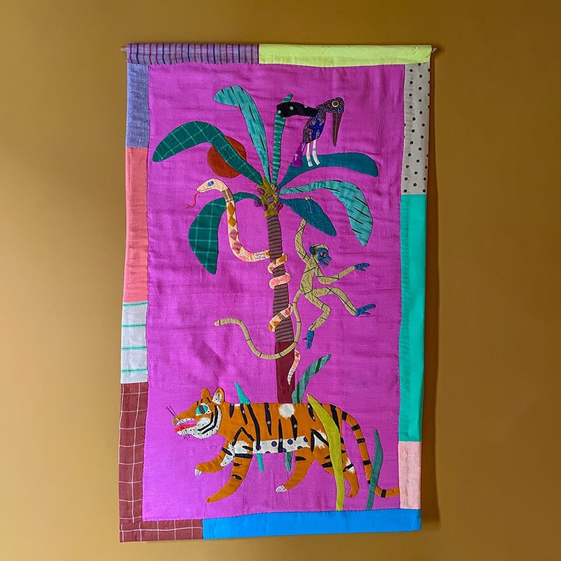 A P P L I Q U &Eacute; // Finally finished the wall hanging in Juni&rsquo;s nursery ✨

#applique #appliqueart #textileart #nurserydecor #abigailbrown