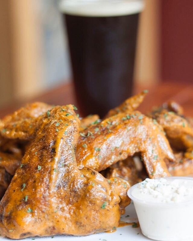 Who would demolish an order of our wings right about now? I know I would...#getinmybelly #fucovid19 #foggywingsforthewin #wingeatingcontestanyone?