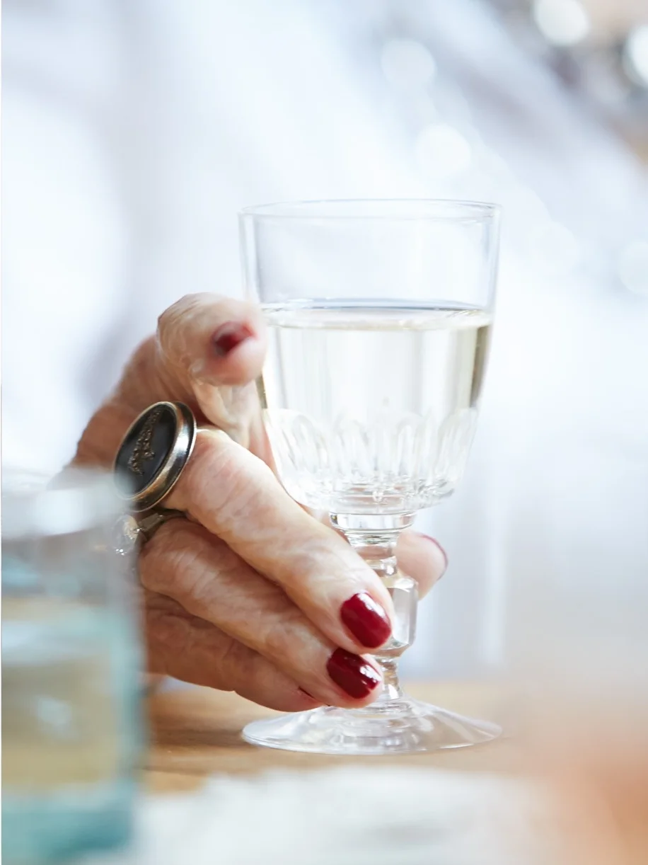 Food & Prop Styling : hand with glass