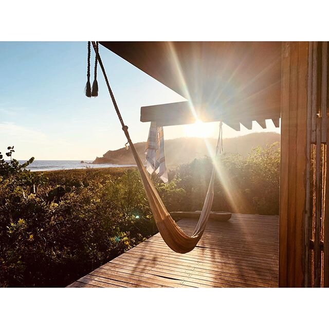 Last post from Oaxaca // this was a beach cottage about 40 min drive north of Puerto Escondido on the Pacific Ocean ✨. It felt pretty far away from coronavirus alerts and political primaries... 😳🙉